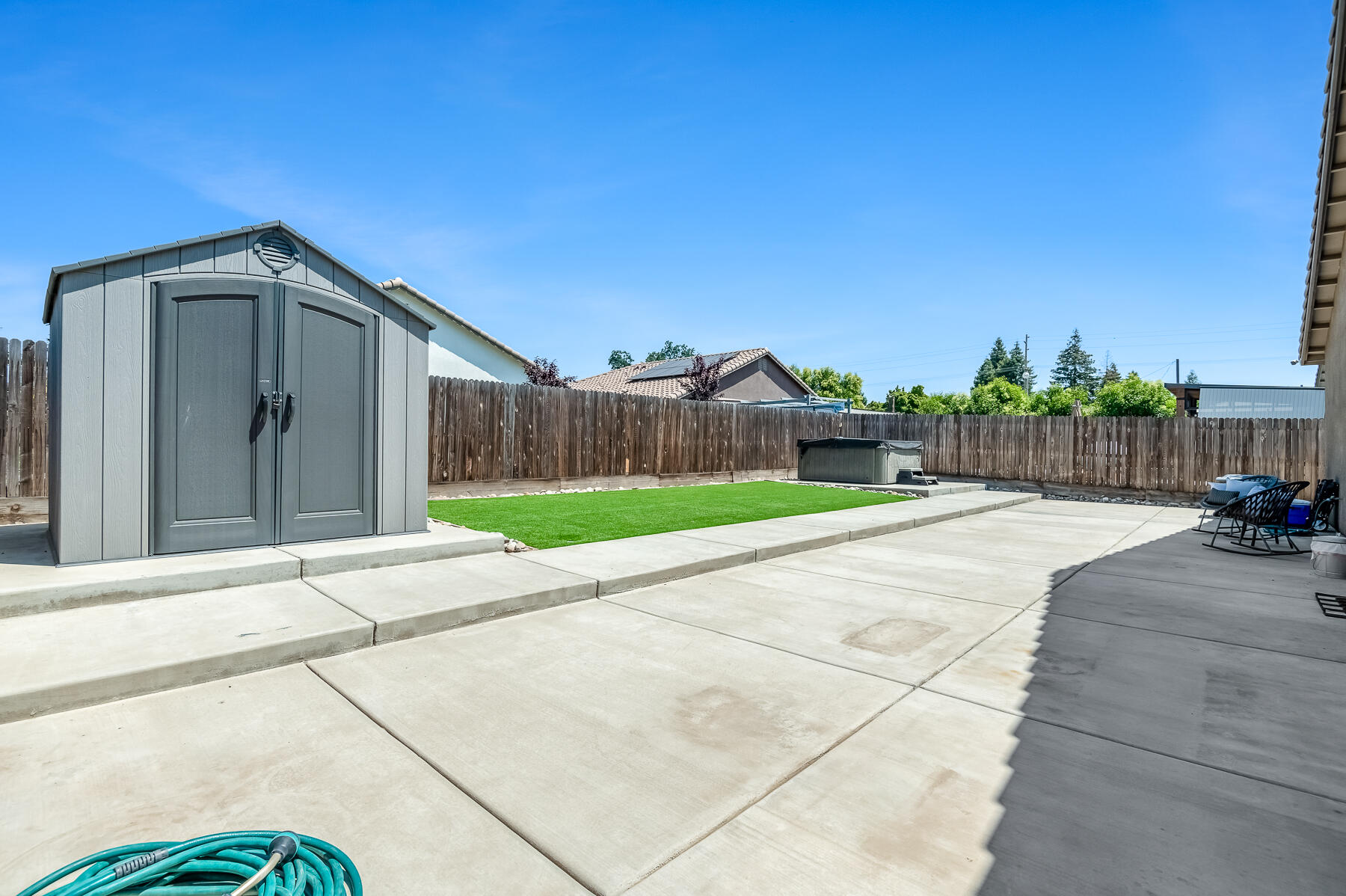 3632 E Meadow Ct, Visalia, CA 93292