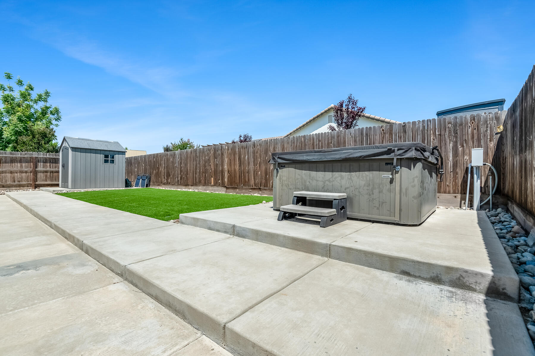 3632 E Meadow Ct, Visalia, CA 93292