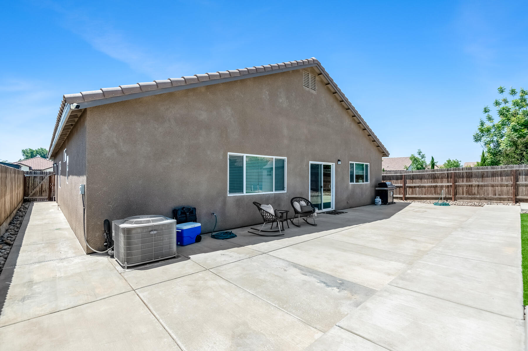3632 E Meadow Ct, Visalia, CA 93292