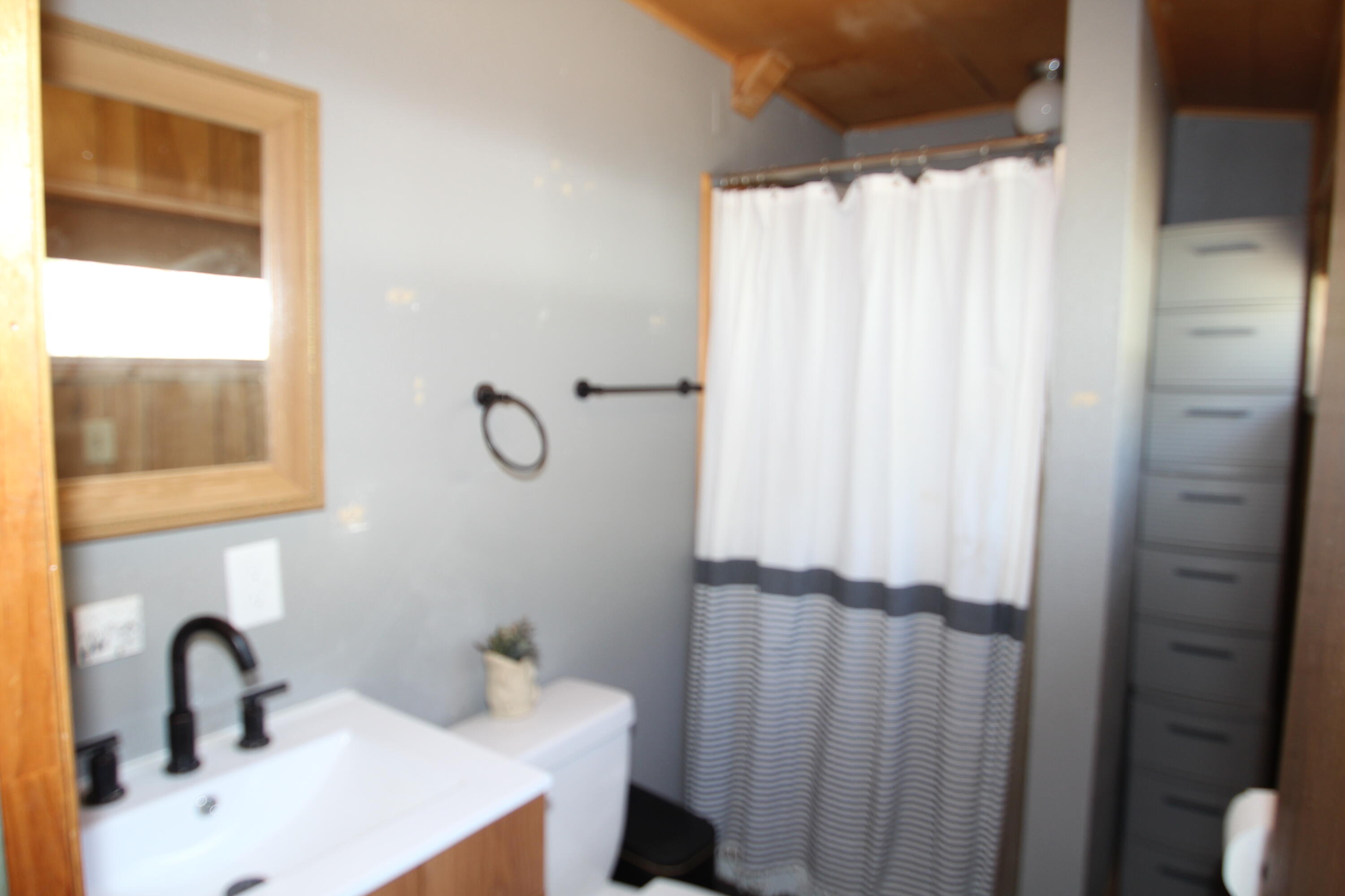 427 Sutherland, Springville, CA 93265