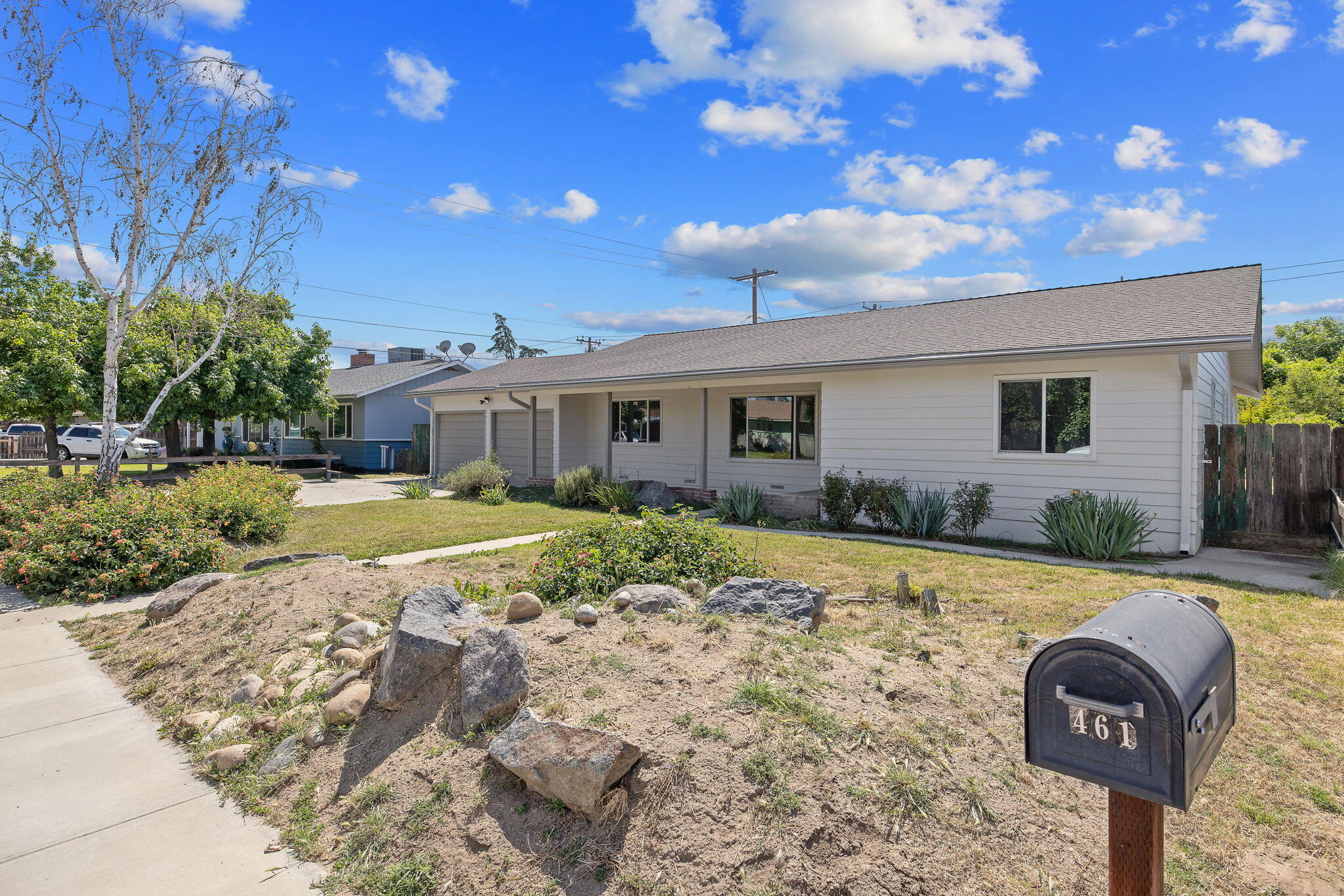 461 N Cottage St, Porterville, CA 93257