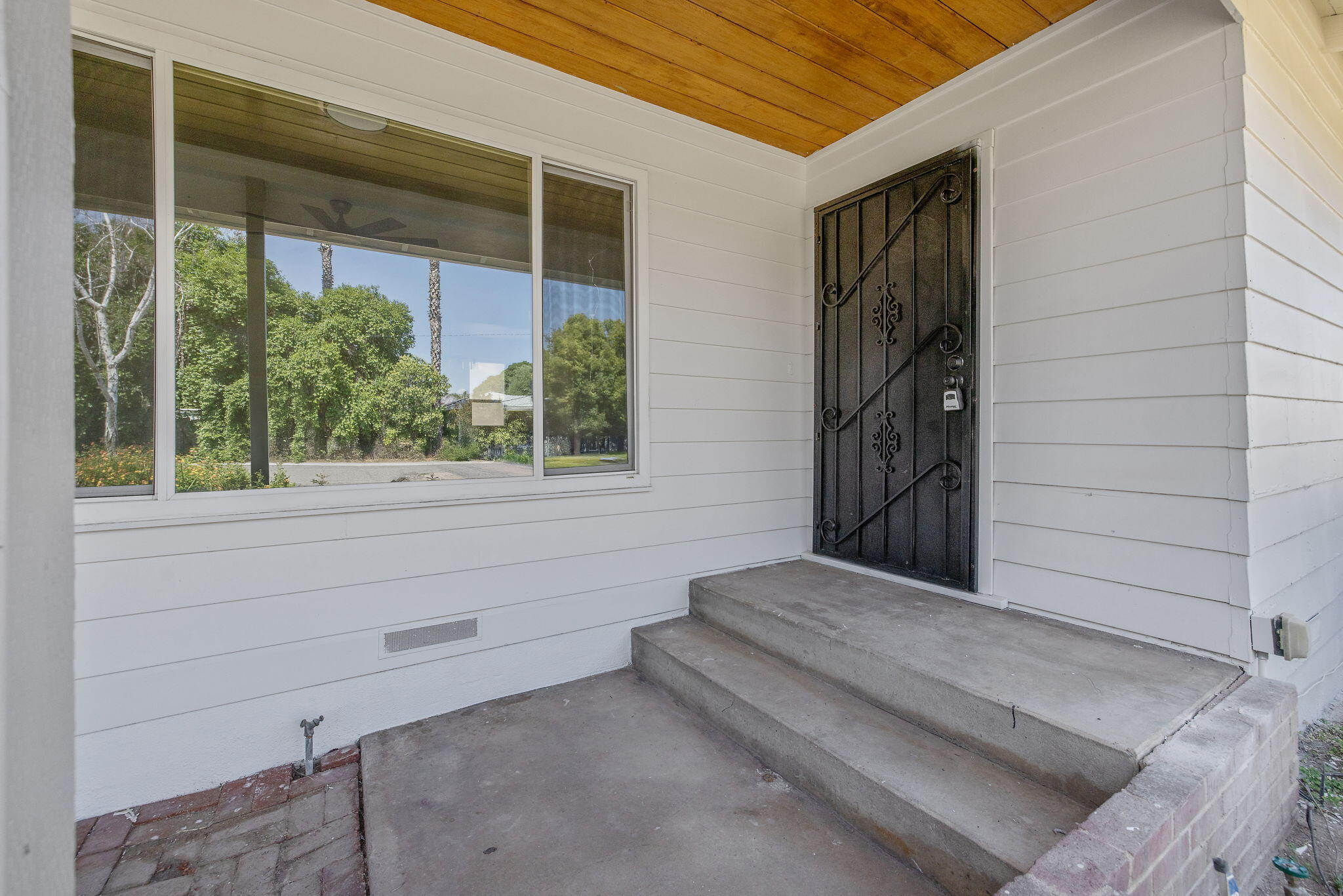 461 N Cottage St, Porterville, CA 93257