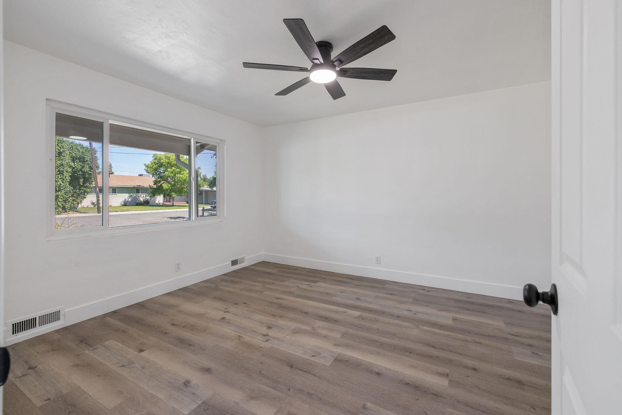 461 N Cottage St, Porterville, CA 93257