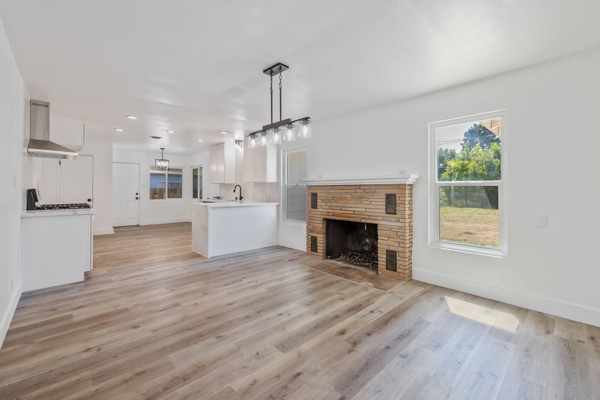 461 N Cottage St, Porterville, CA 93257