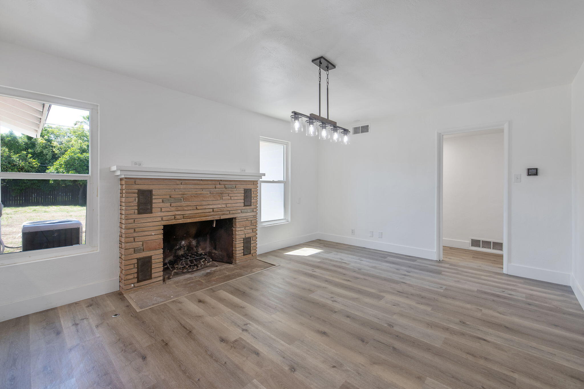 461 N Cottage St, Porterville, CA 93257