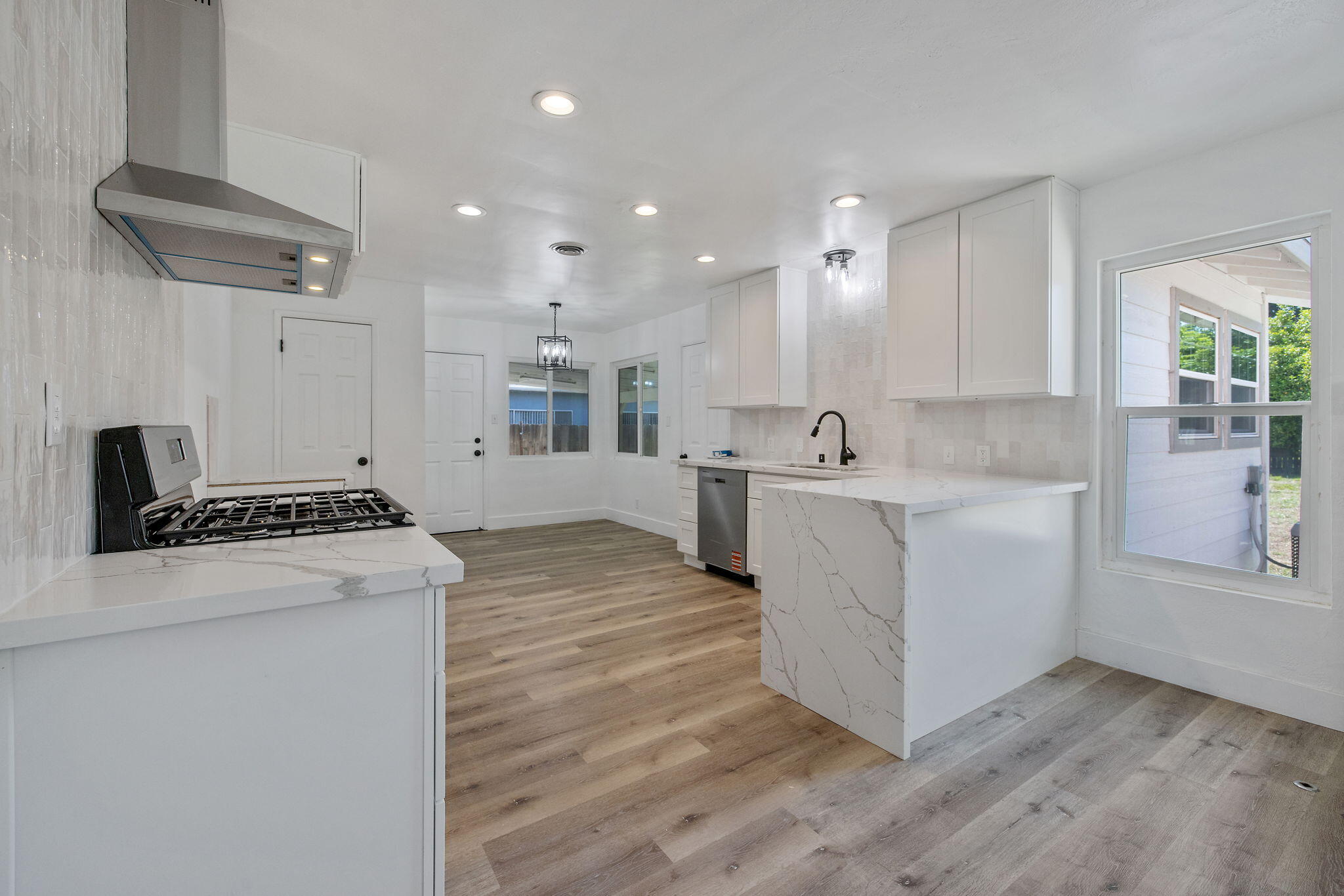 461 N Cottage St, Porterville, CA 93257