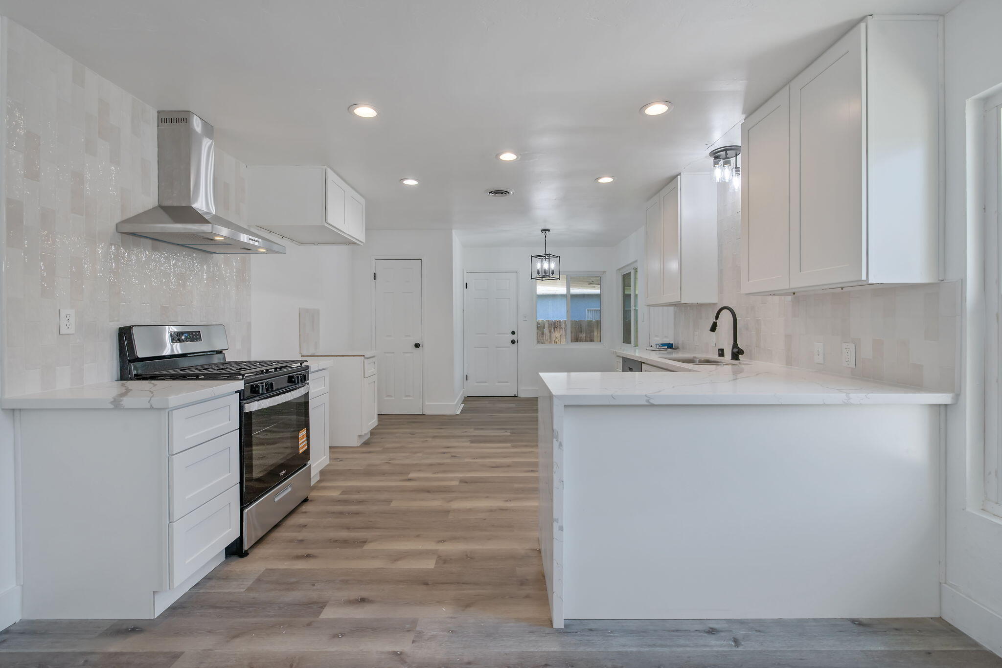 461 N Cottage St, Porterville, CA 93257