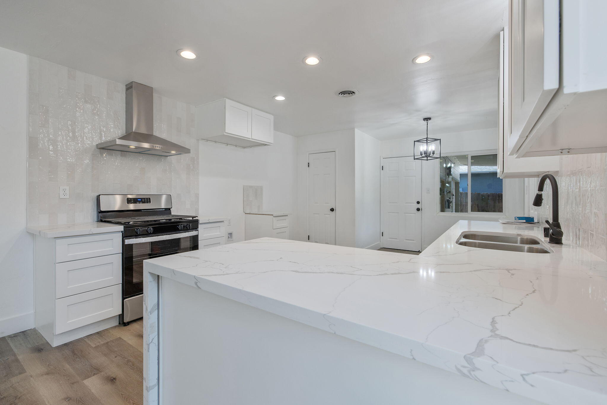 461 N Cottage St, Porterville, CA 93257