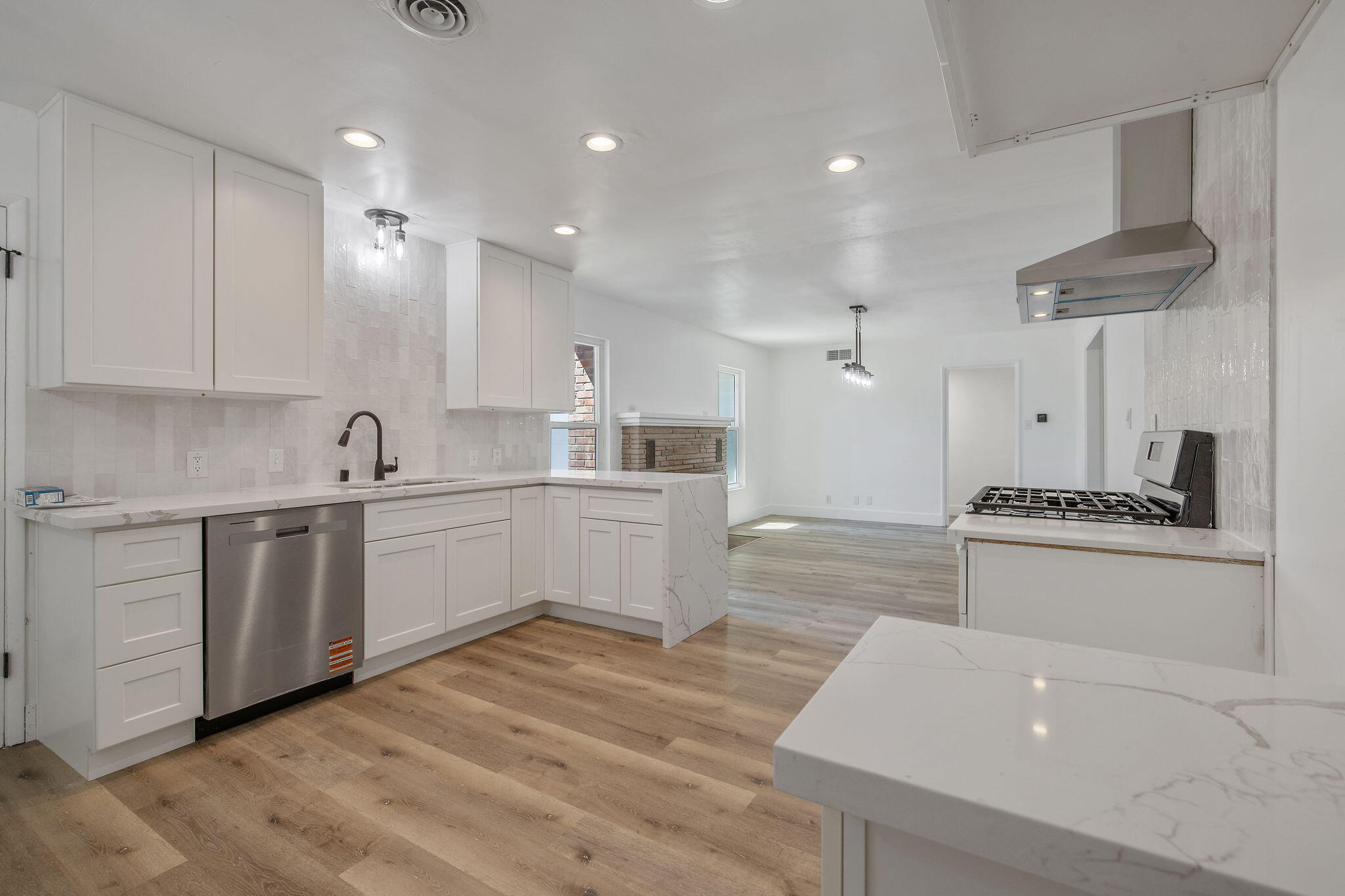 461 N Cottage St, Porterville, CA 93257