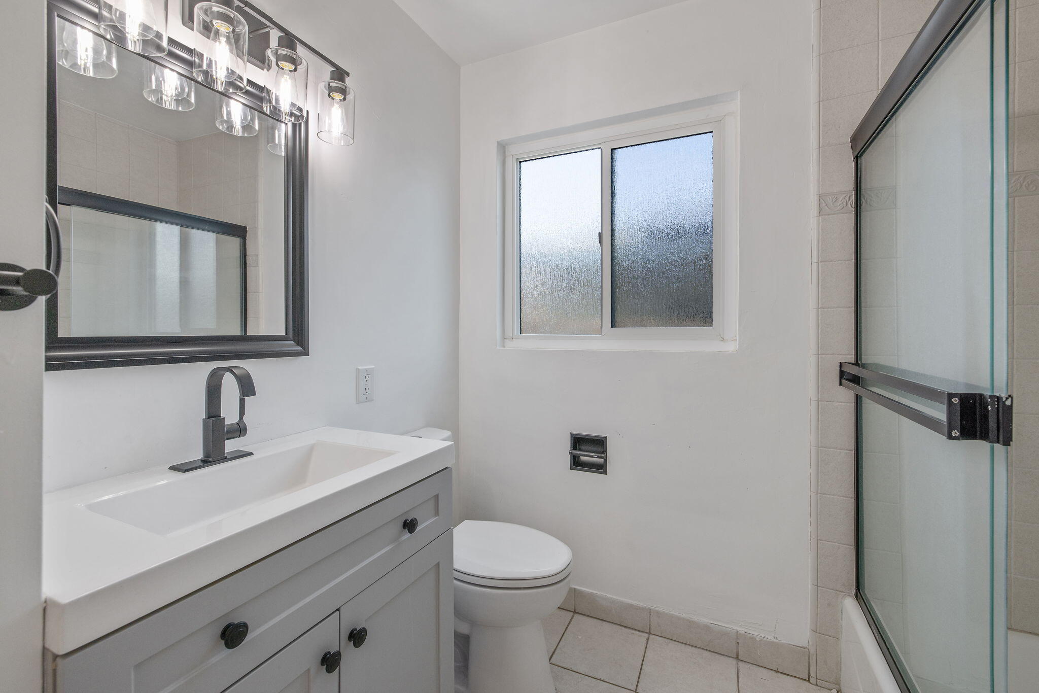 461 N Cottage St, Porterville, CA 93257