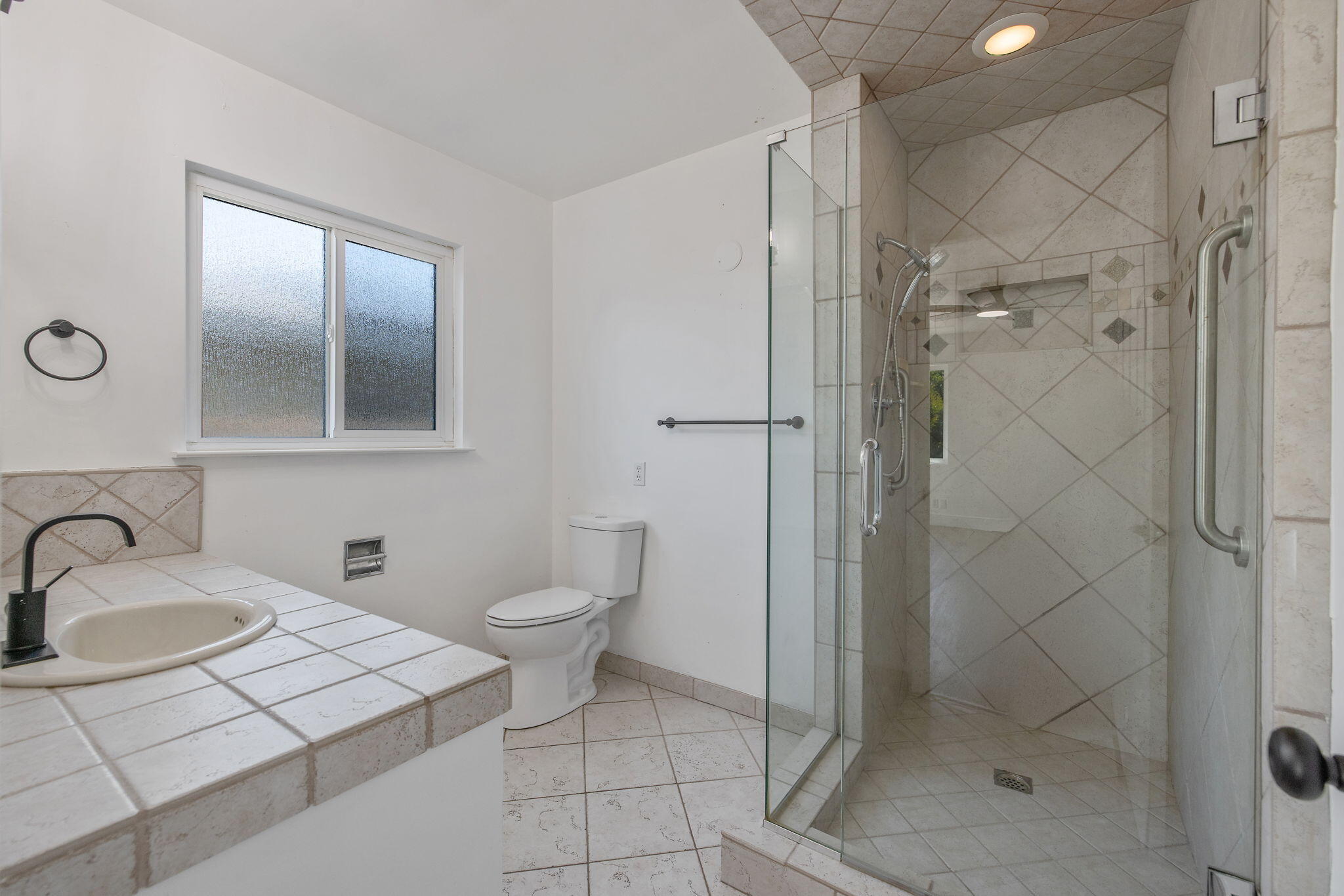 461 N Cottage St, Porterville, CA 93257