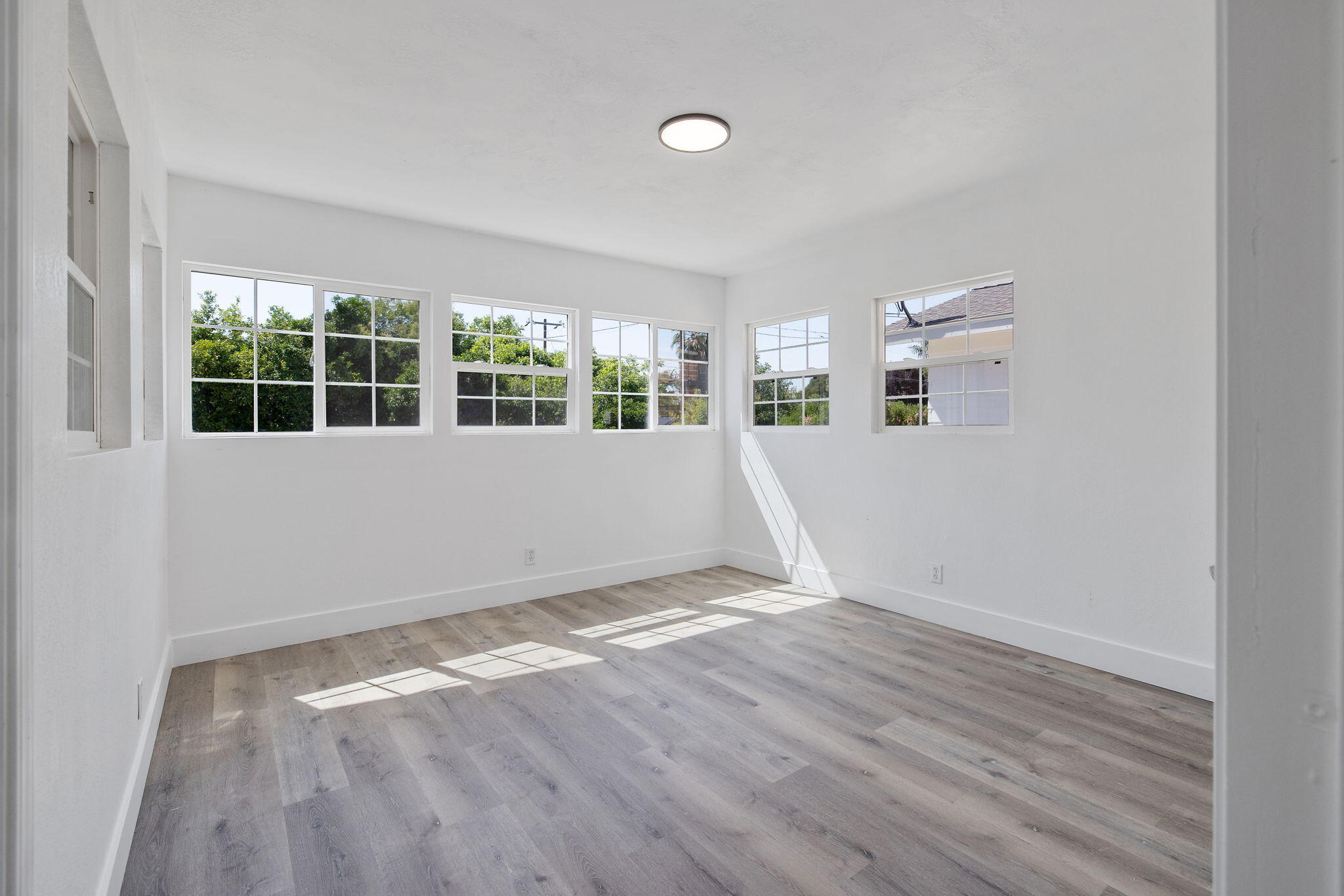 461 N Cottage St, Porterville, CA 93257