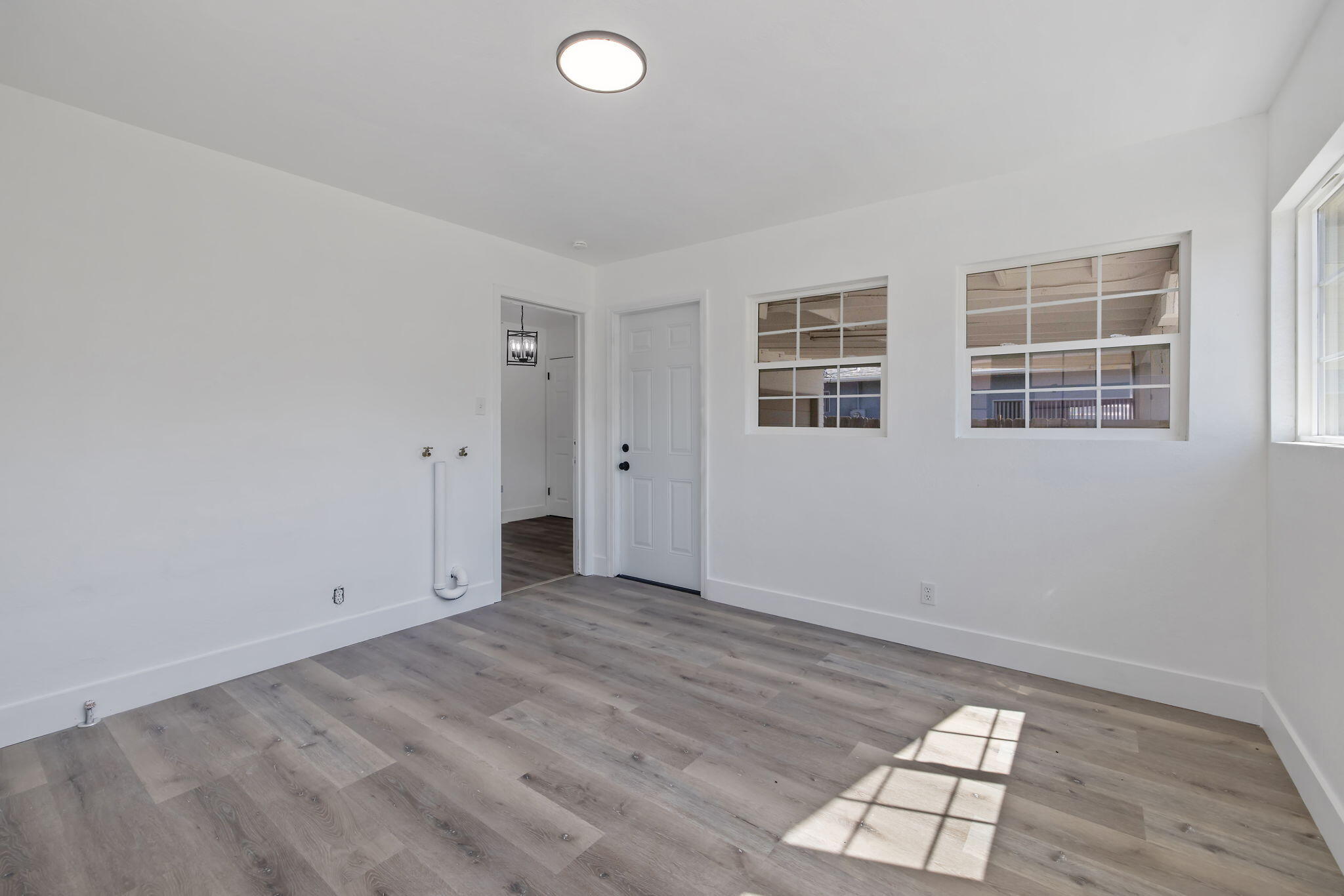 461 N Cottage St, Porterville, CA 93257