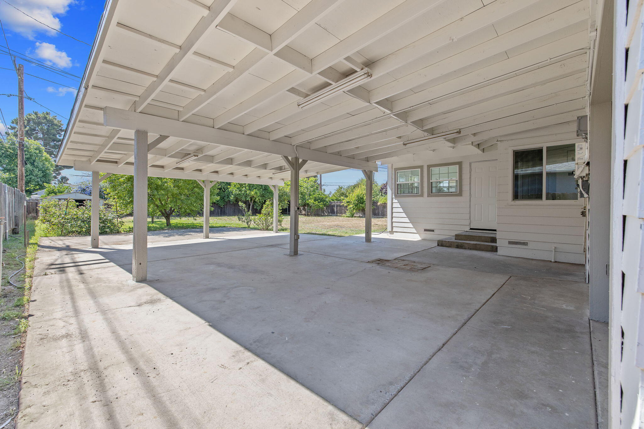 461 N Cottage St, Porterville, CA 93257