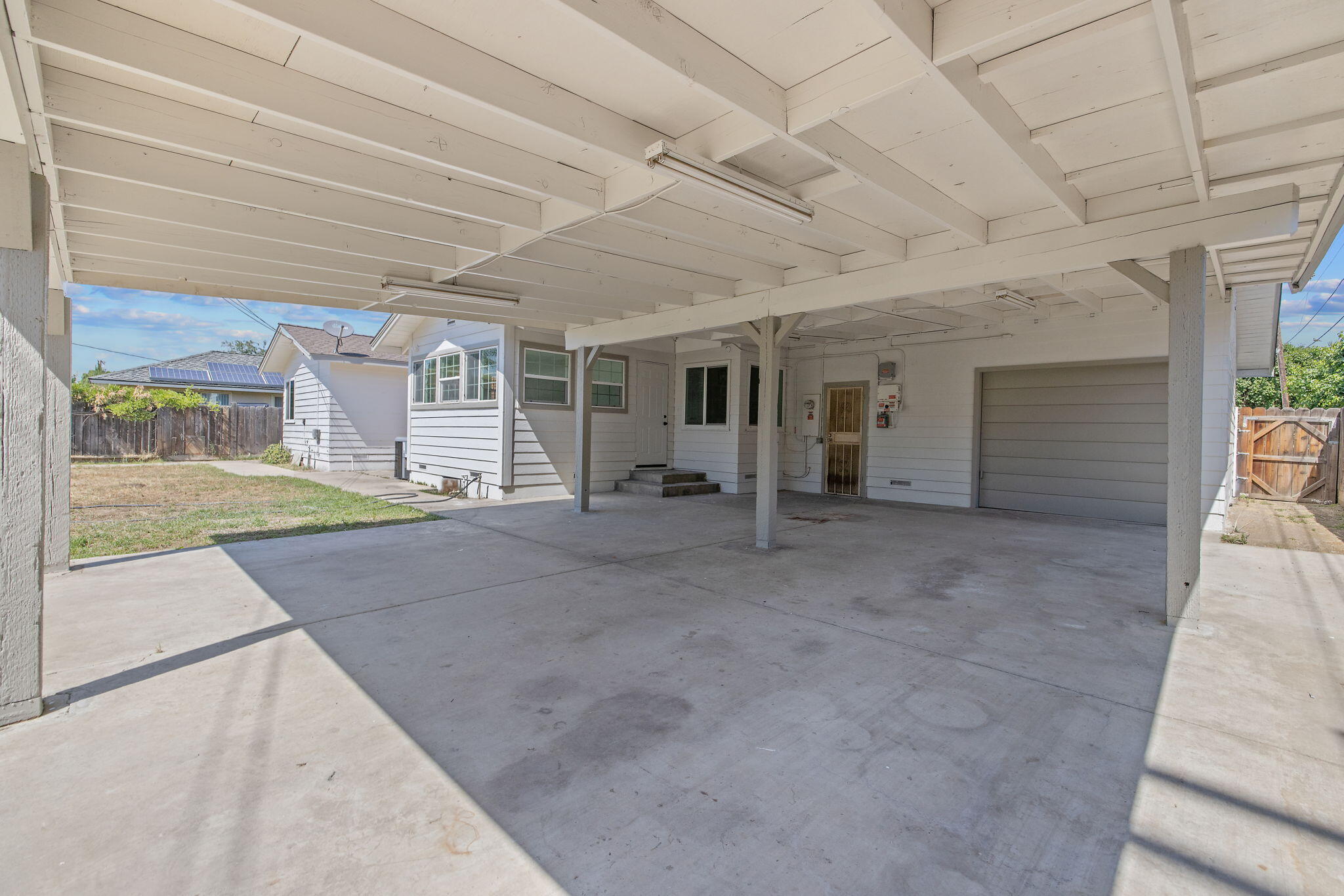 461 N Cottage St, Porterville, CA 93257