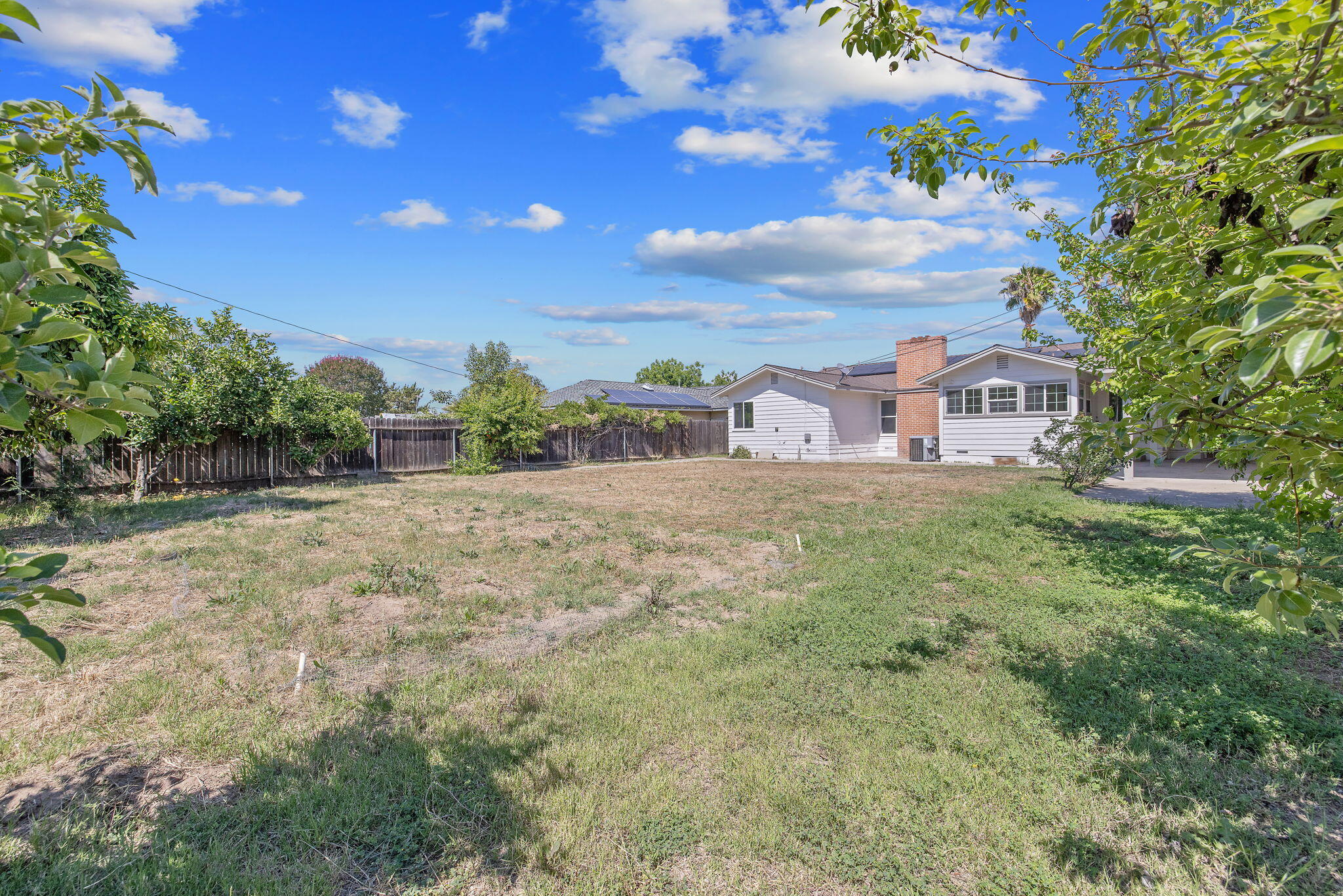 461 N Cottage St, Porterville, CA 93257