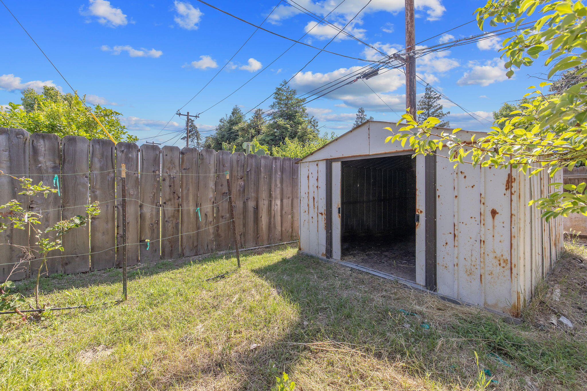 461 N Cottage St, Porterville, CA 93257
