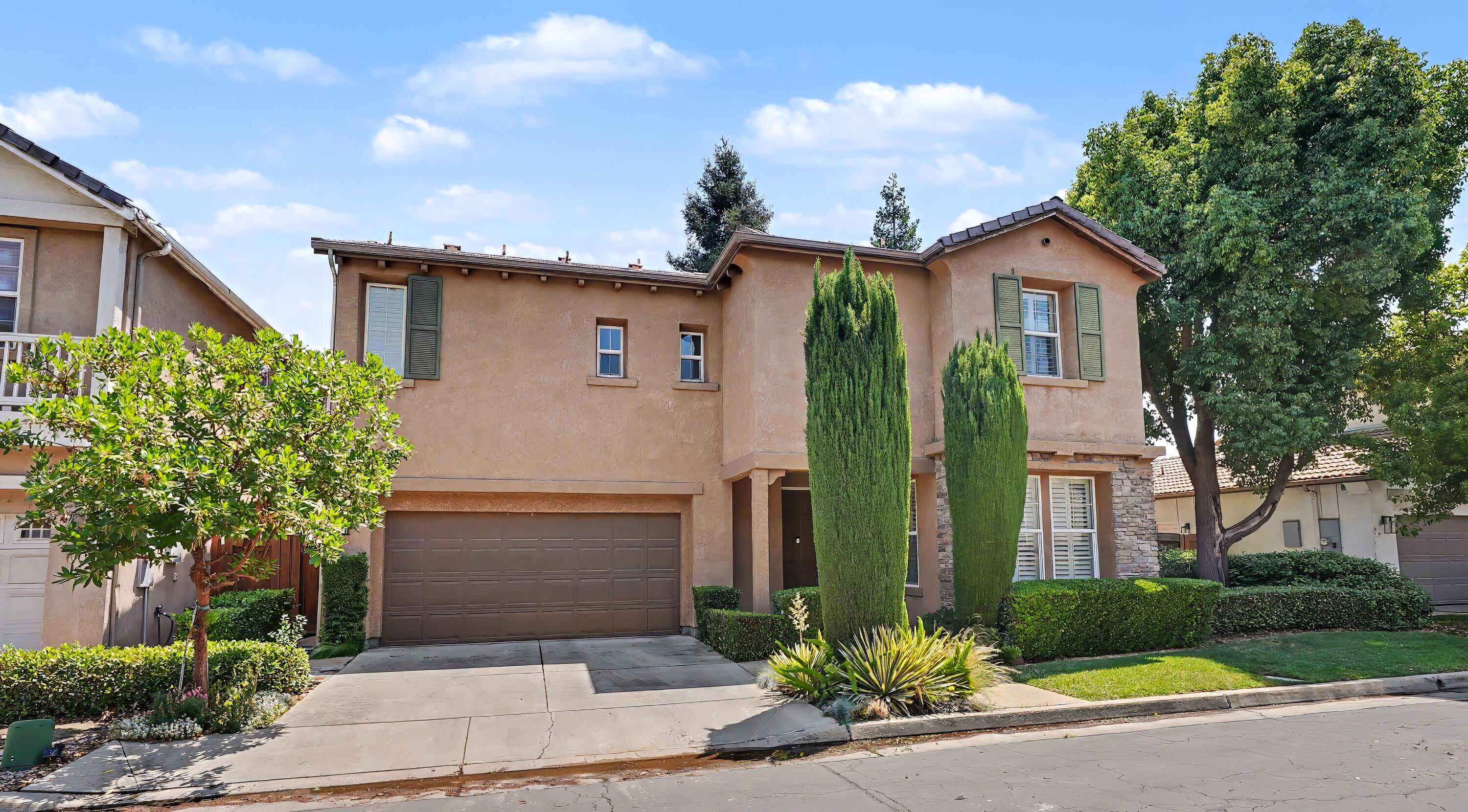 1534 N Oliveto Ct, Visalia, CA 93291