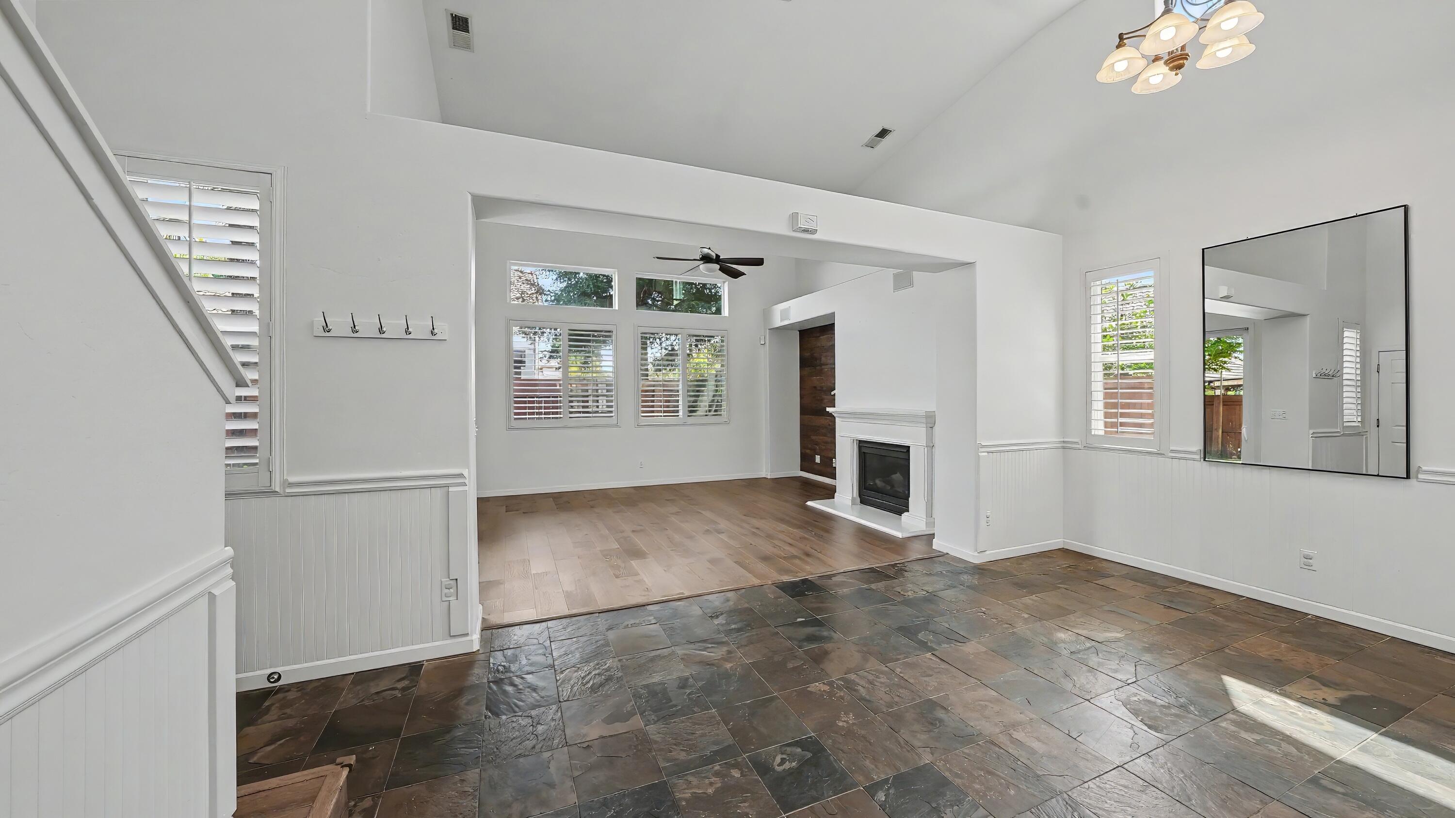 1534 N Oliveto Ct, Visalia, CA 93291