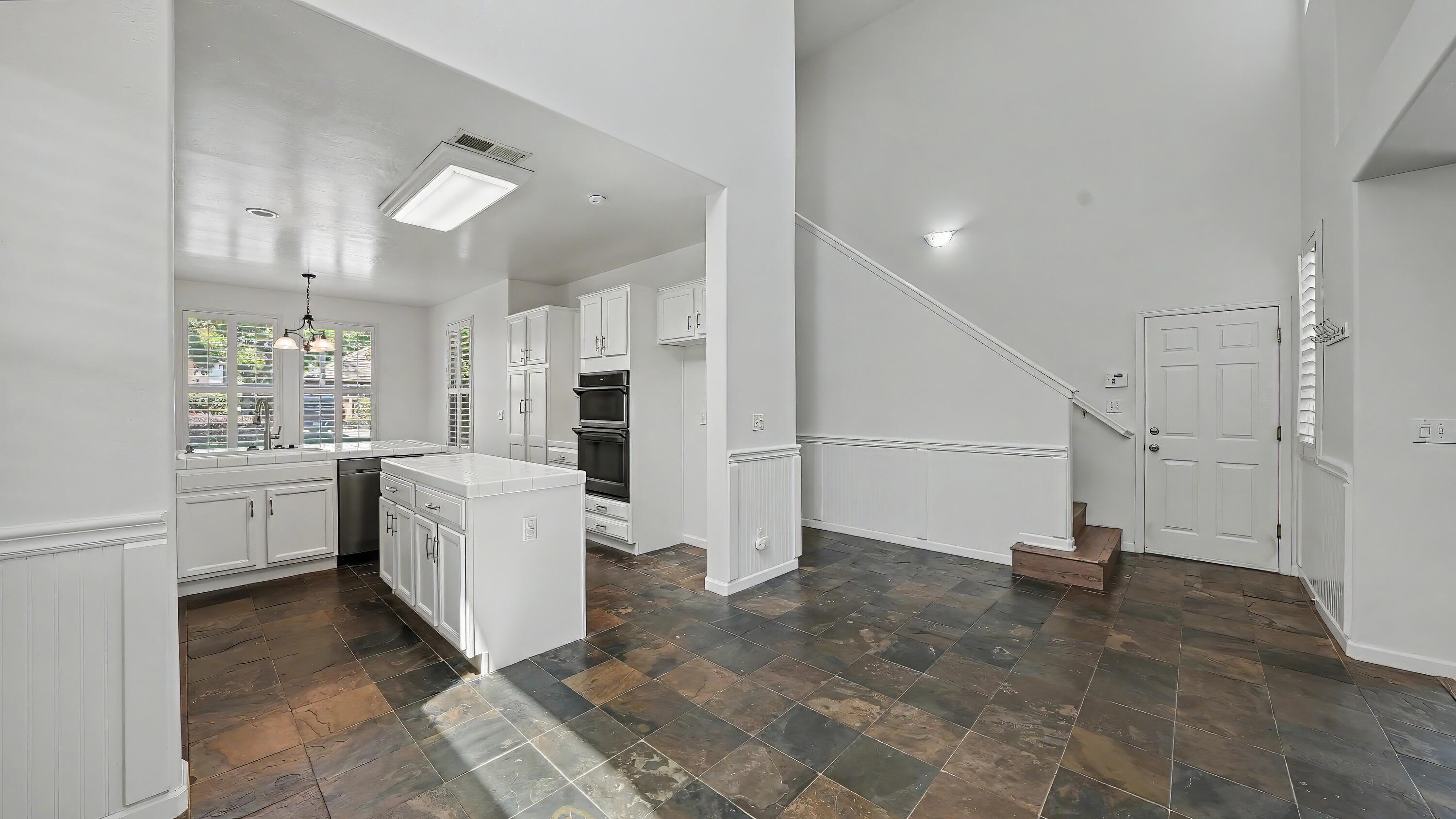 1534 N Oliveto Ct, Visalia, CA 93291