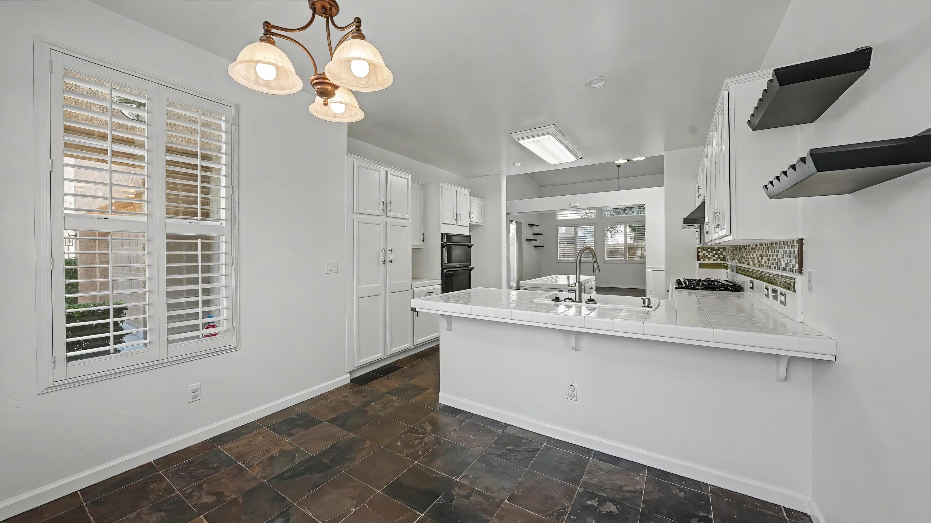 1534 N Oliveto Ct, Visalia, CA 93291