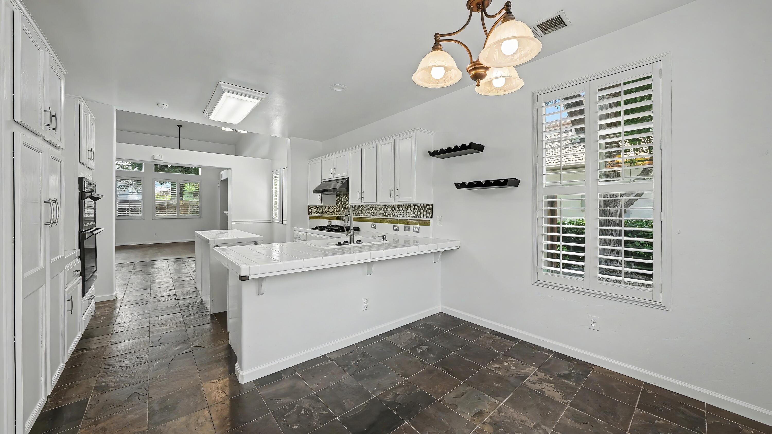 1534 N Oliveto Ct, Visalia, CA 93291