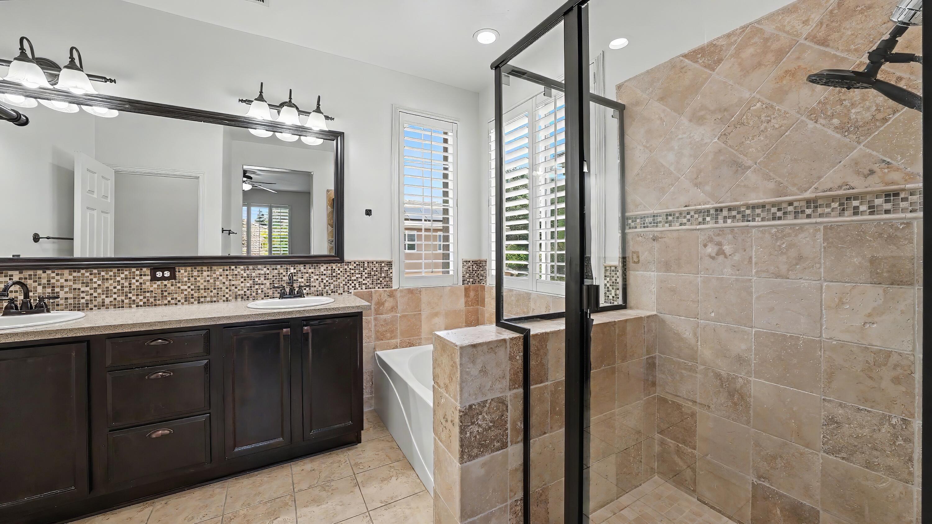 1534 N Oliveto Ct, Visalia, CA 93291