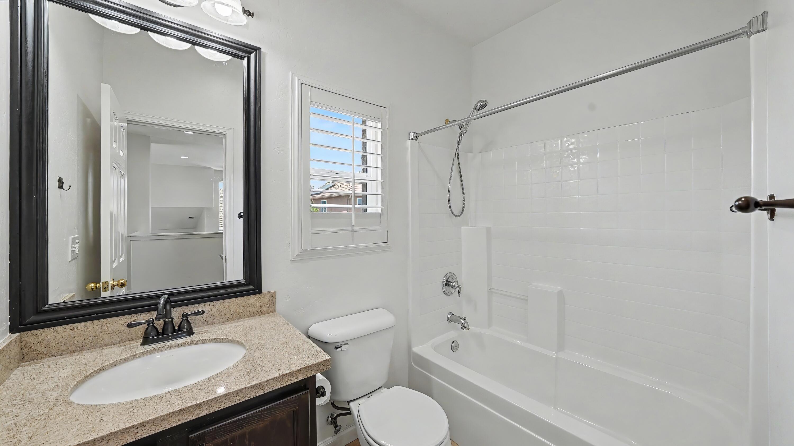 1534 N Oliveto Ct, Visalia, CA 93291