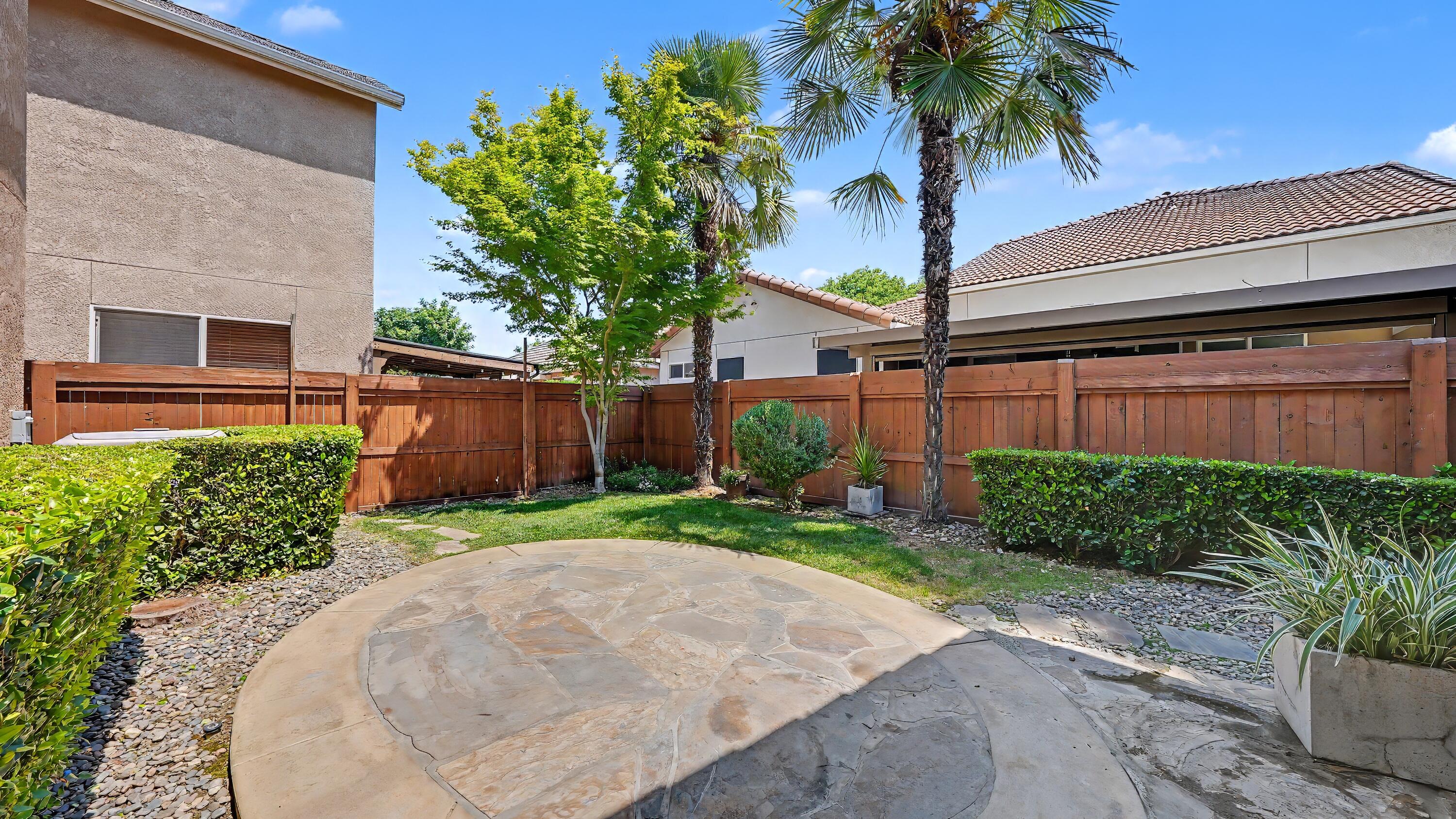 1534 N Oliveto Ct, Visalia, CA 93291