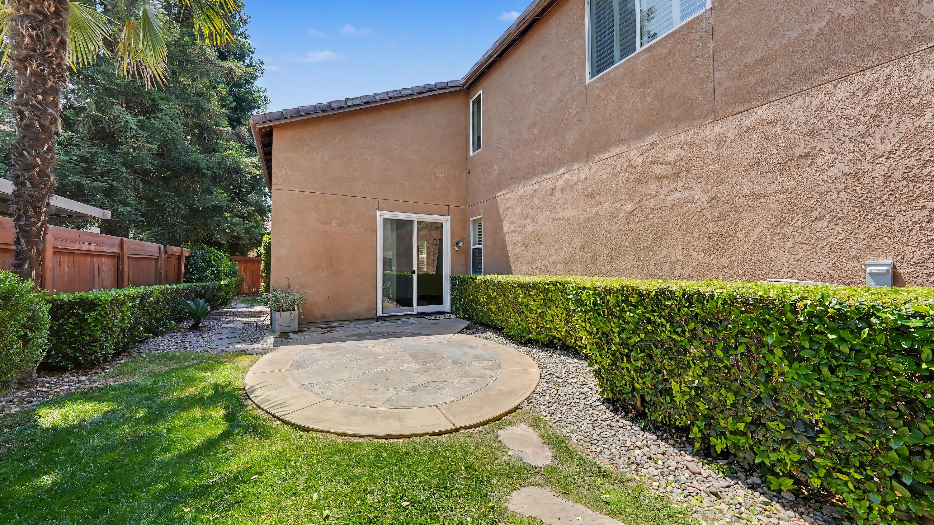 1534 N Oliveto Ct, Visalia, CA 93291