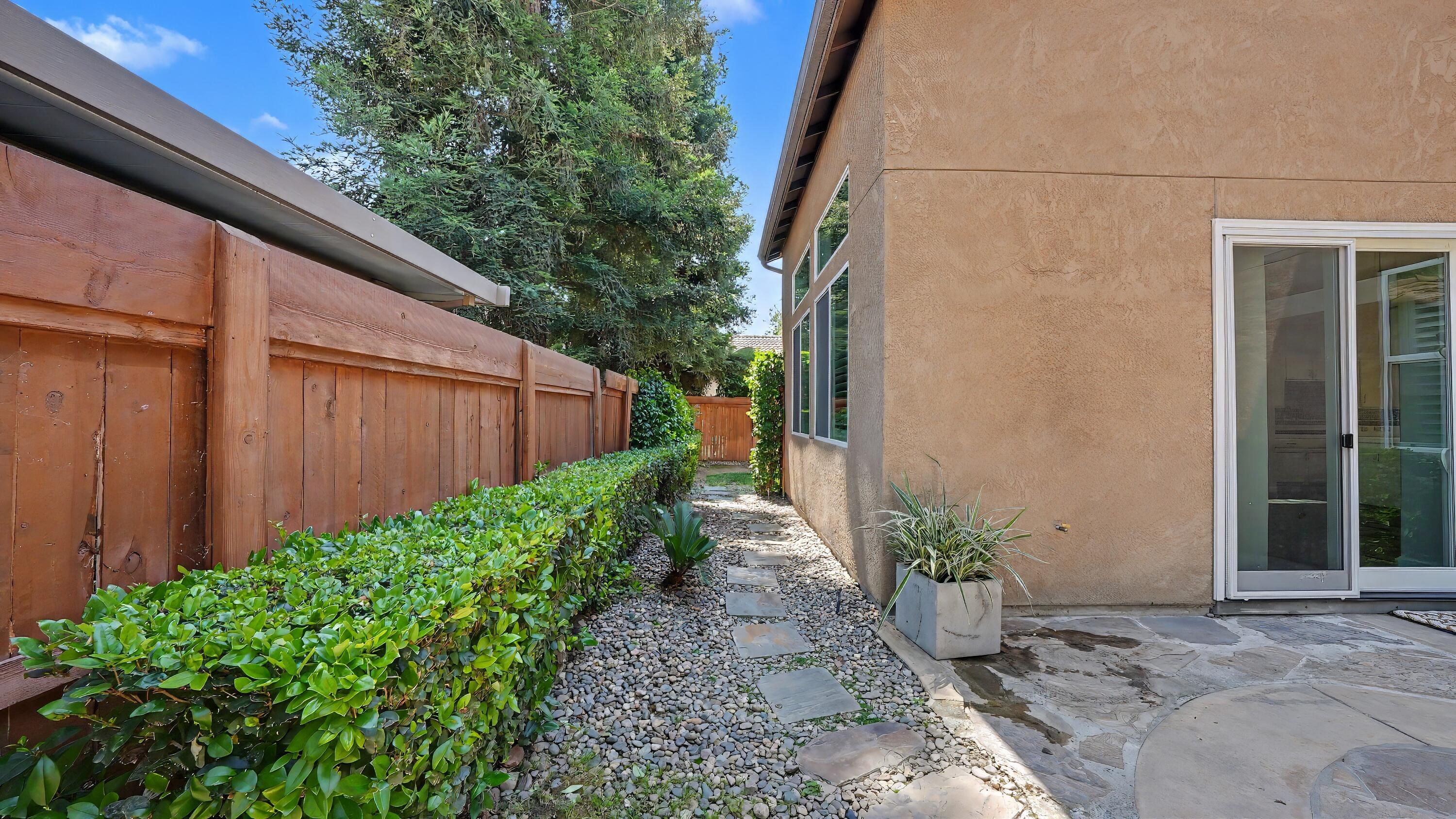 1534 N Oliveto Ct, Visalia, CA 93291