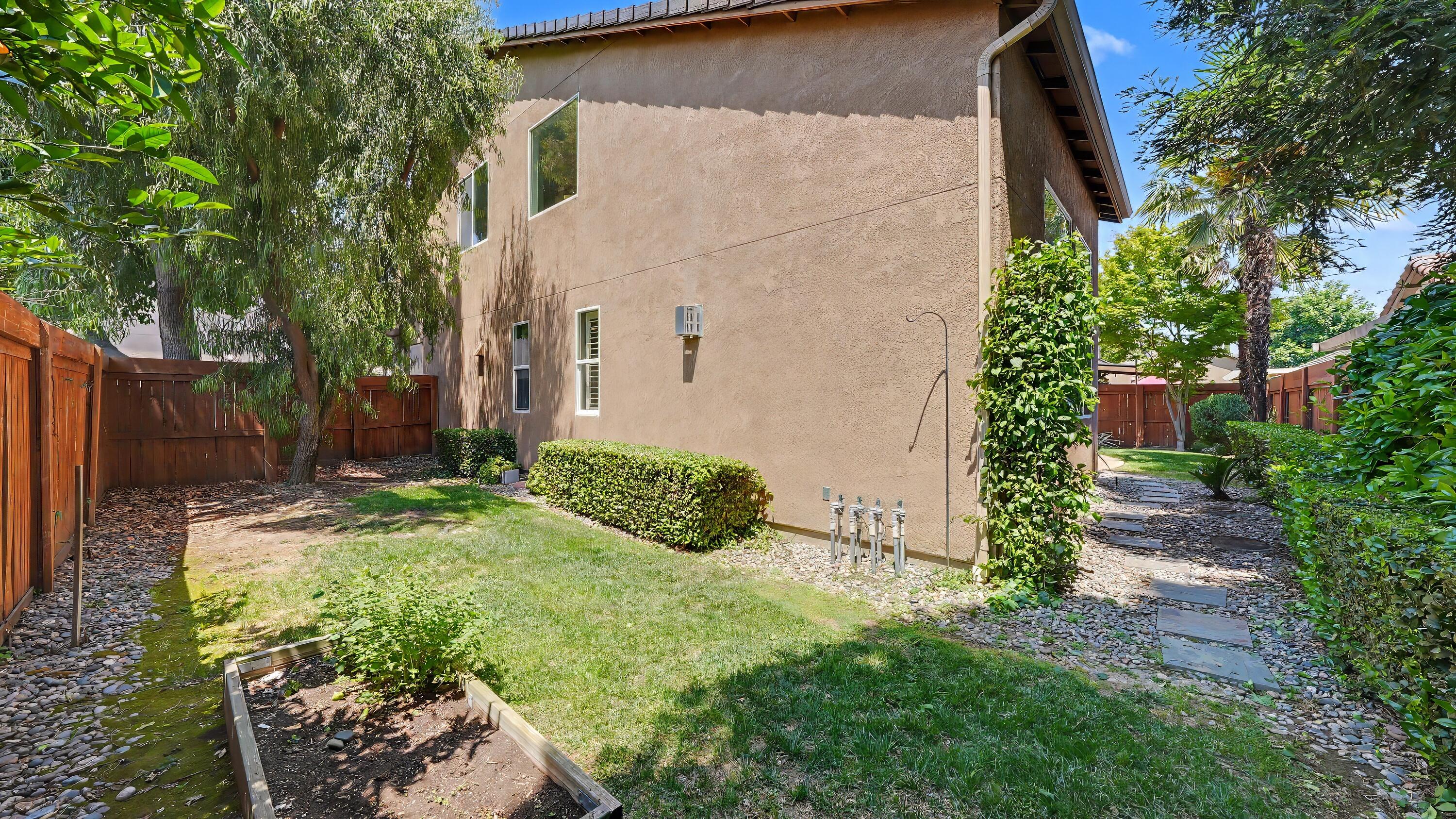 1534 N Oliveto Ct, Visalia, CA 93291