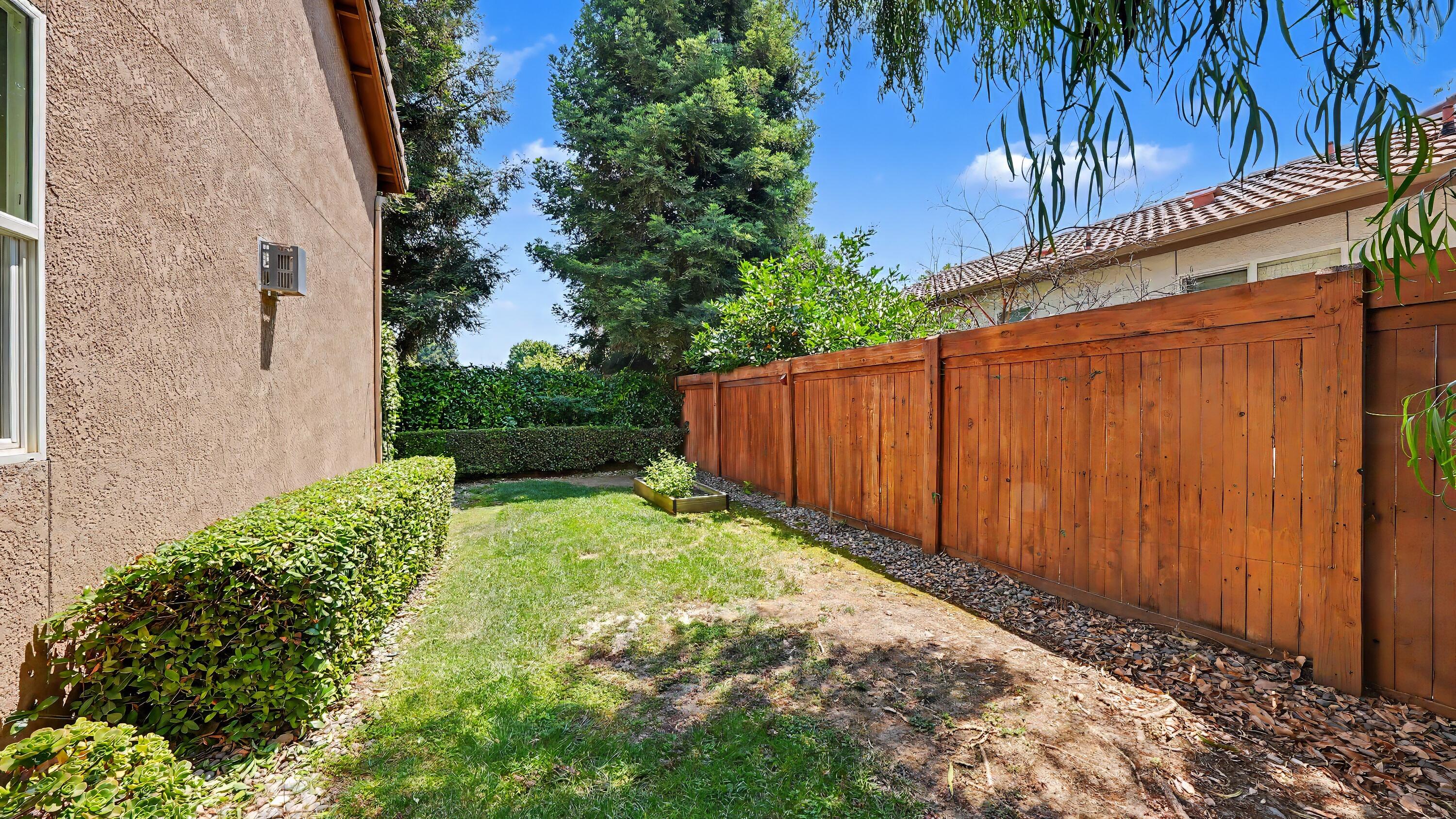 1534 N Oliveto Ct, Visalia, CA 93291