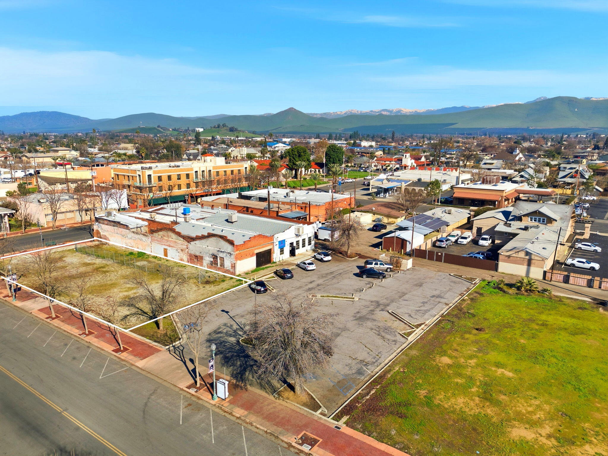 100 E Honolulu St, Lindsay, CA 93247