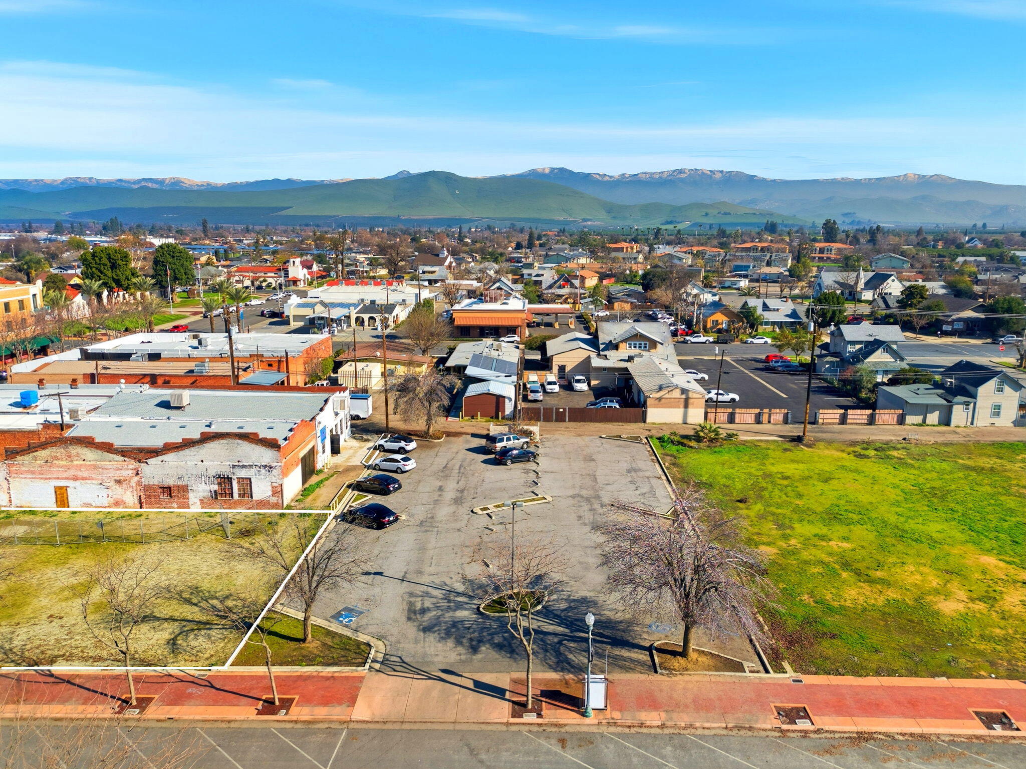 100 E Honolulu St, Lindsay, CA 93247