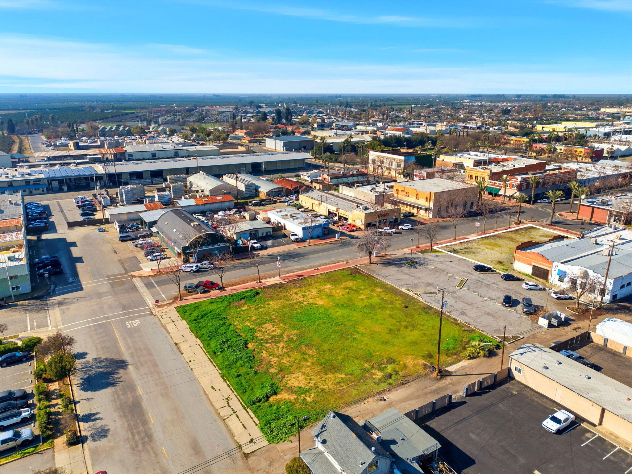 100 E Honolulu St, Lindsay, CA 93247