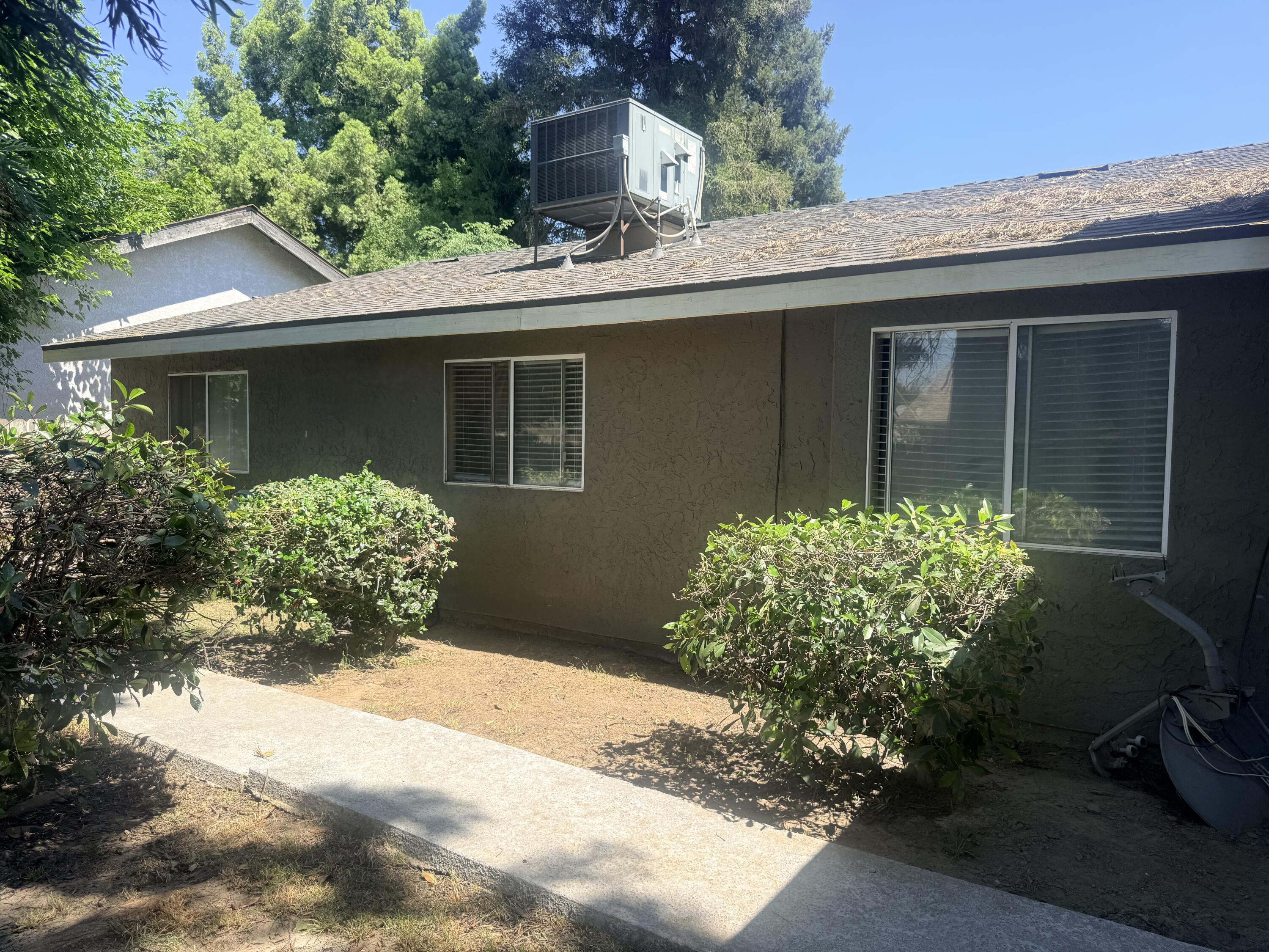 851 N Crenshaw St, Visalia, CA 93291