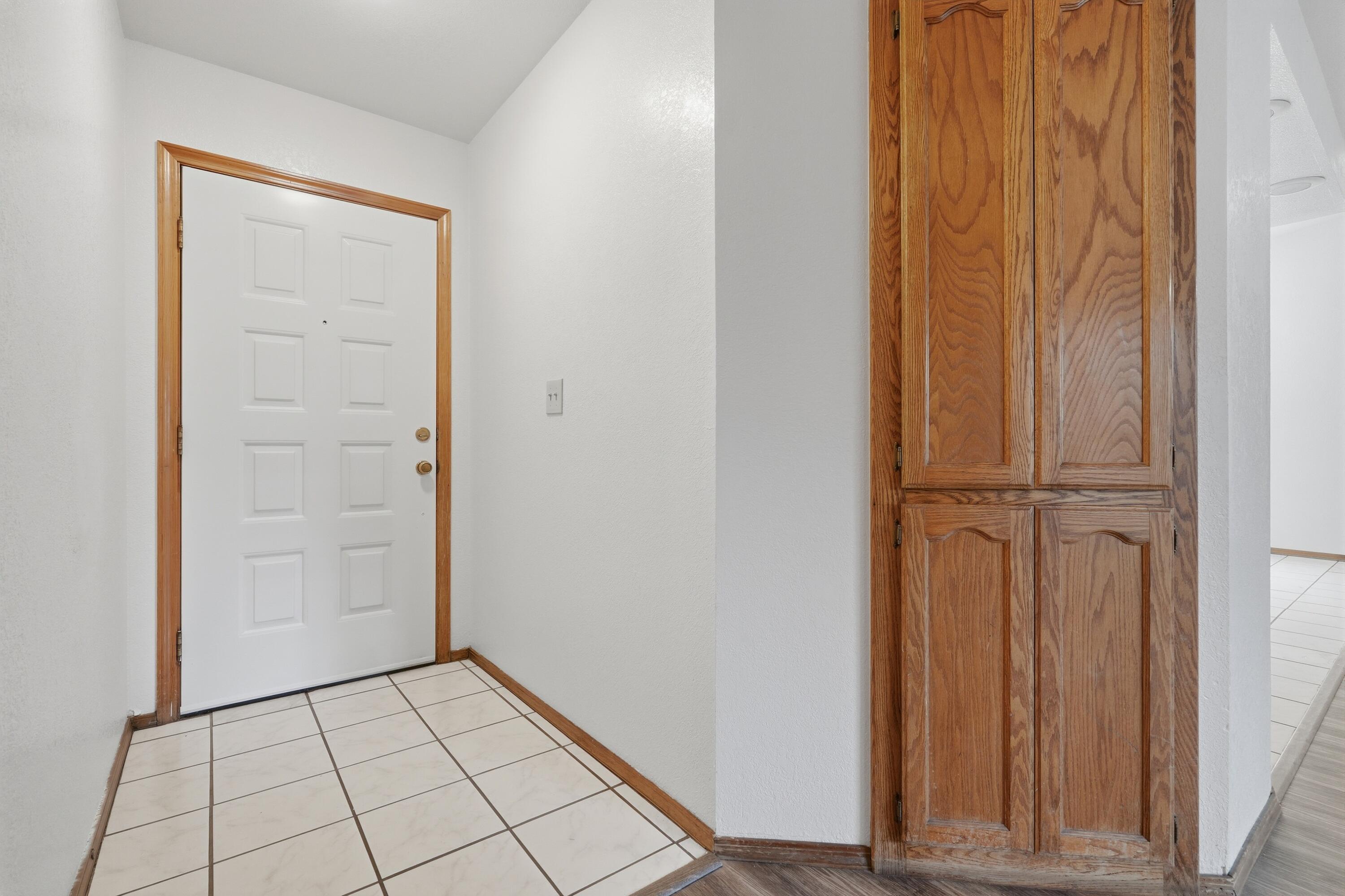 851 N Crenshaw St, Visalia, CA 93291