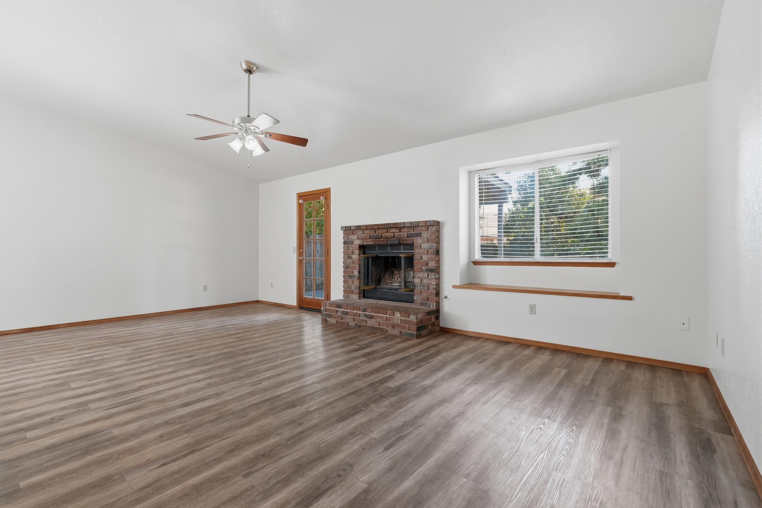 851 N Crenshaw St, Visalia, CA 93291