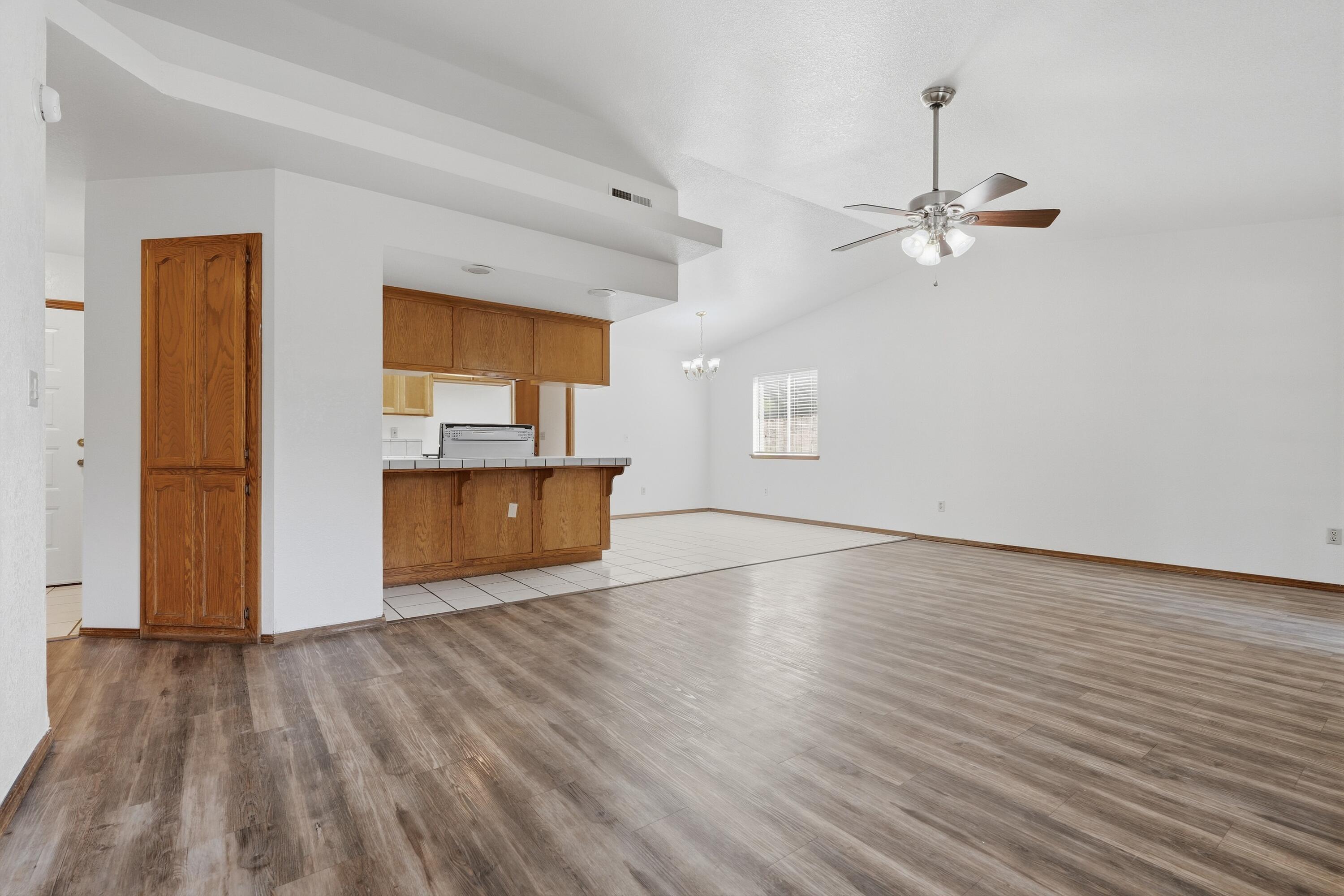 851 N Crenshaw St, Visalia, CA 93291