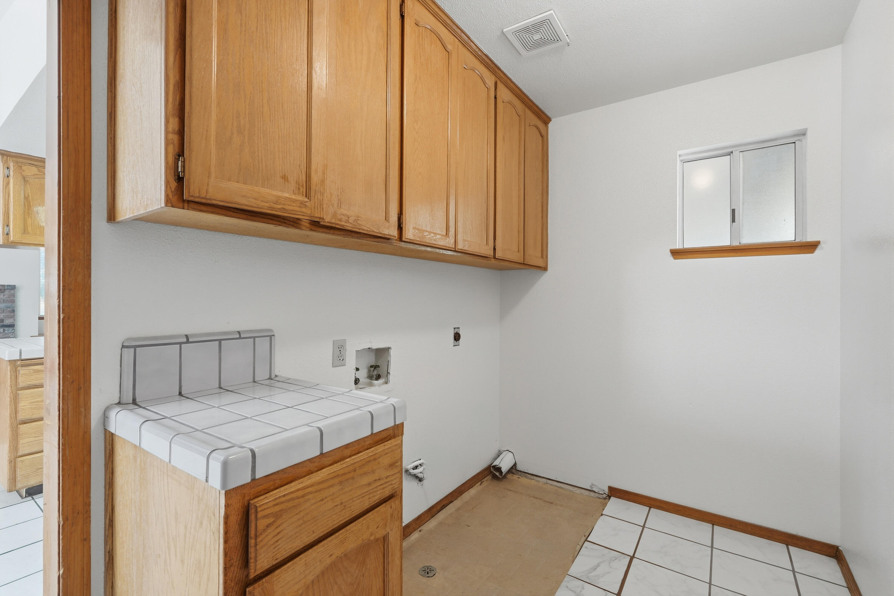 851 N Crenshaw St, Visalia, CA 93291