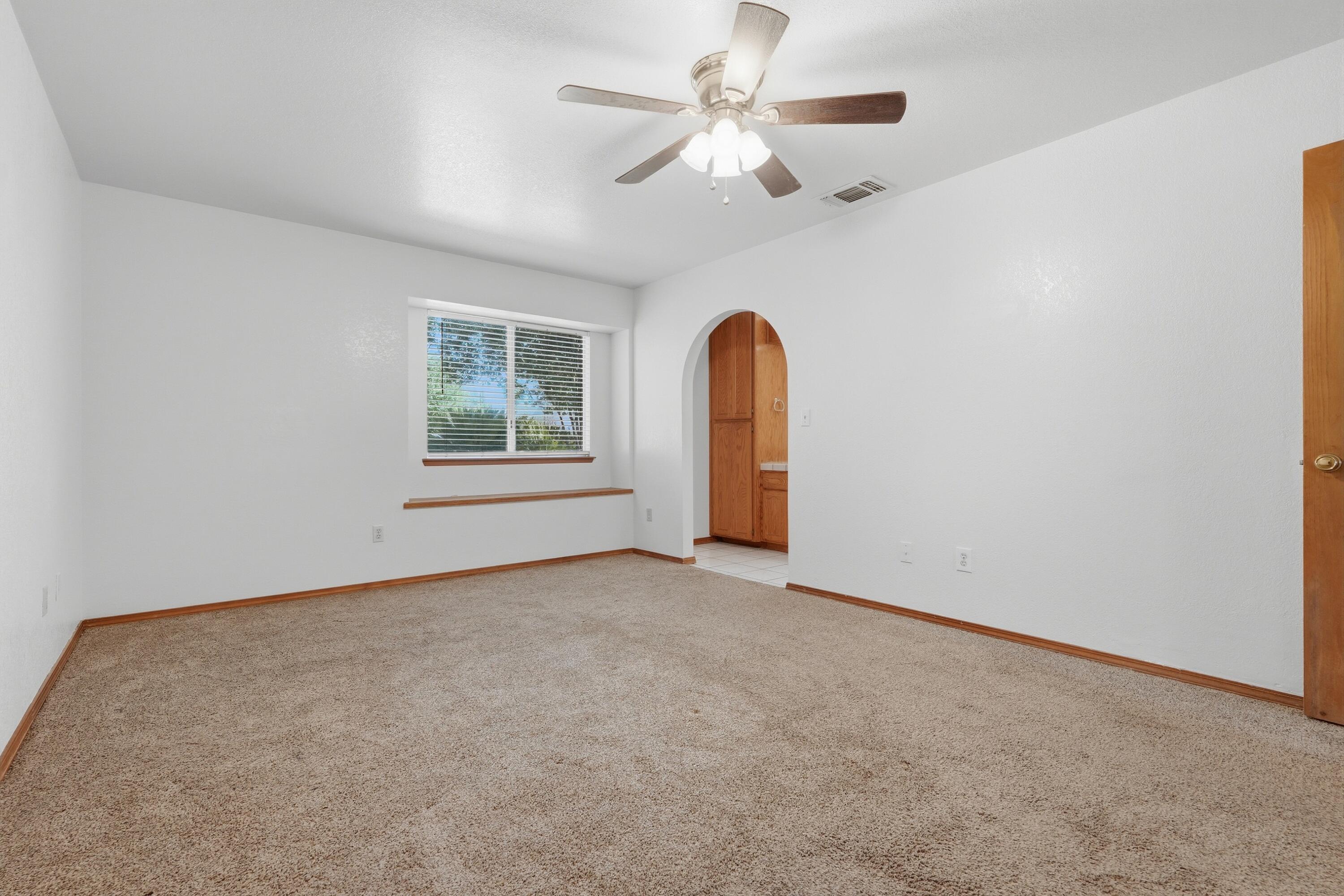851 N Crenshaw St, Visalia, CA 93291