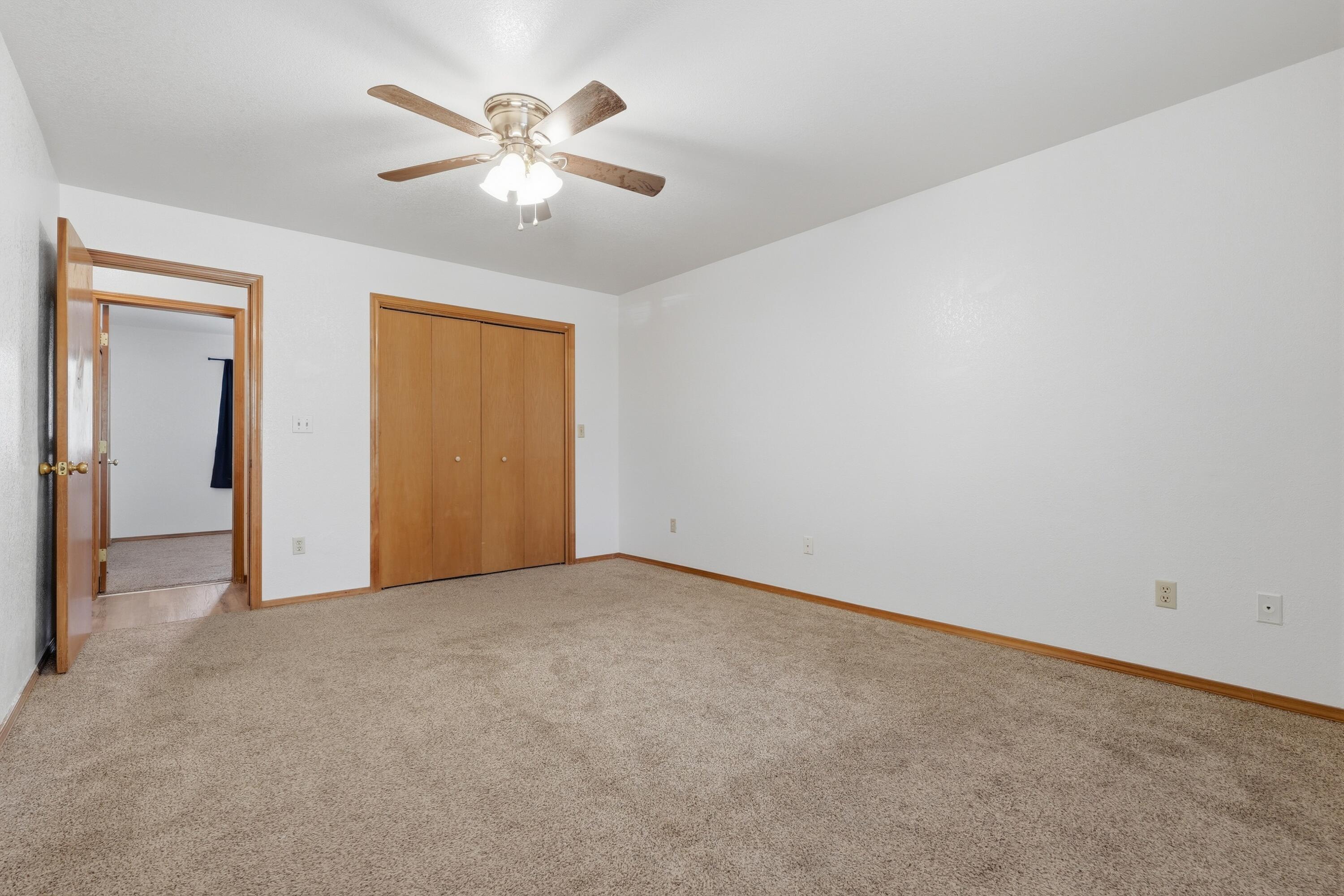 851 N Crenshaw St, Visalia, CA 93291