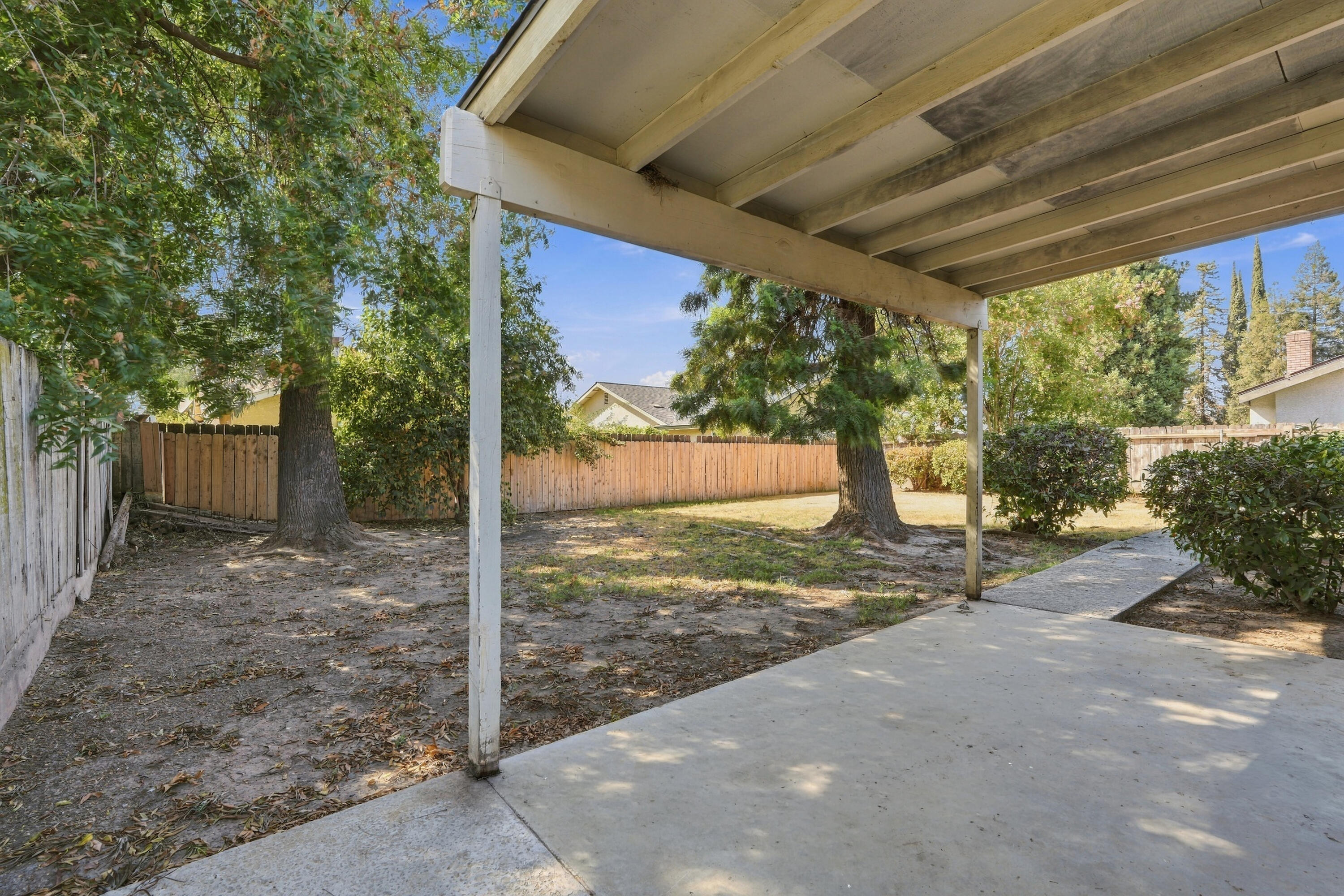 851 N Crenshaw St, Visalia, CA 93291