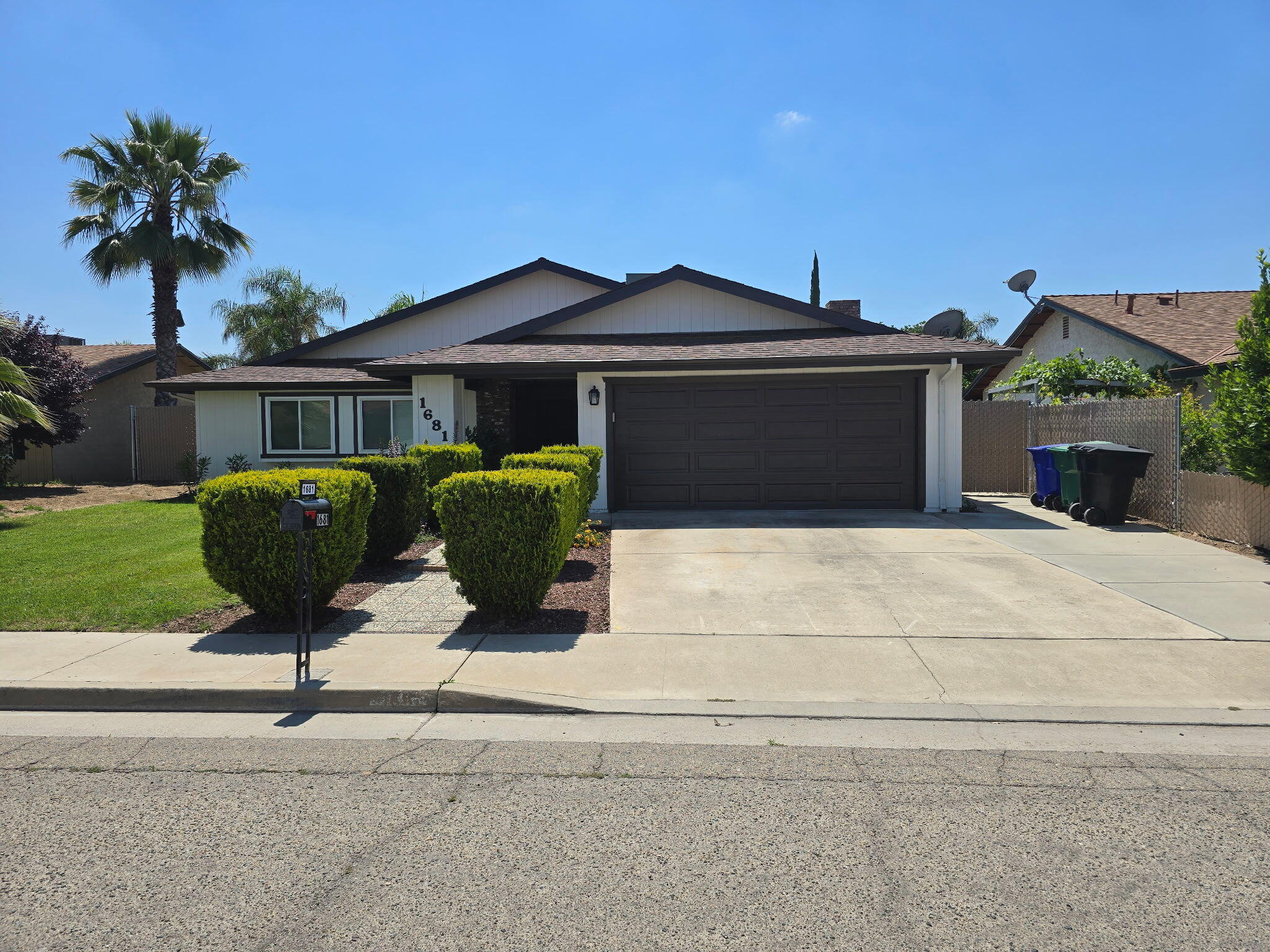 1681 W Wall Ln, Porterville, CA 93257
