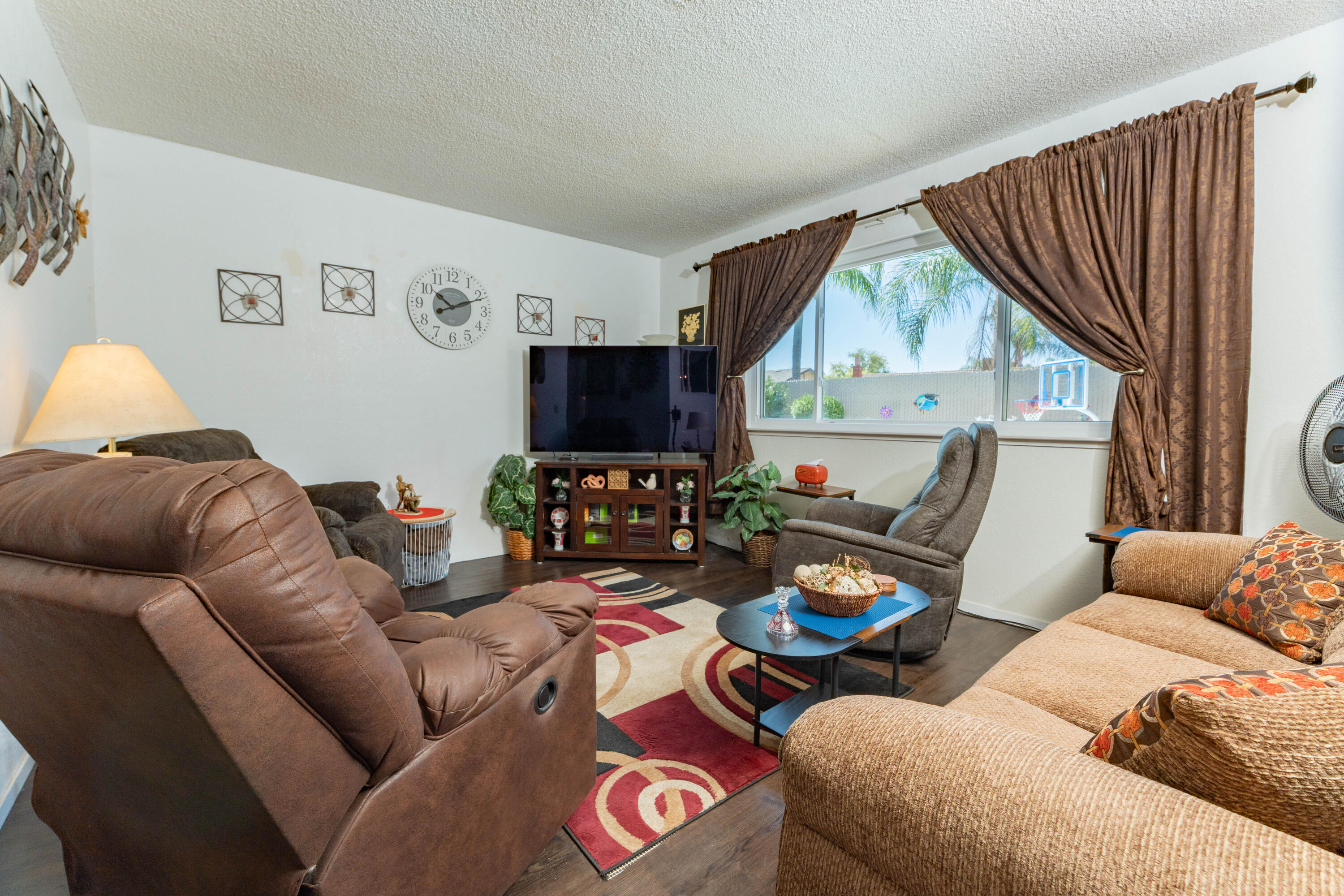 1681 W Wall Ln, Porterville, CA 93257