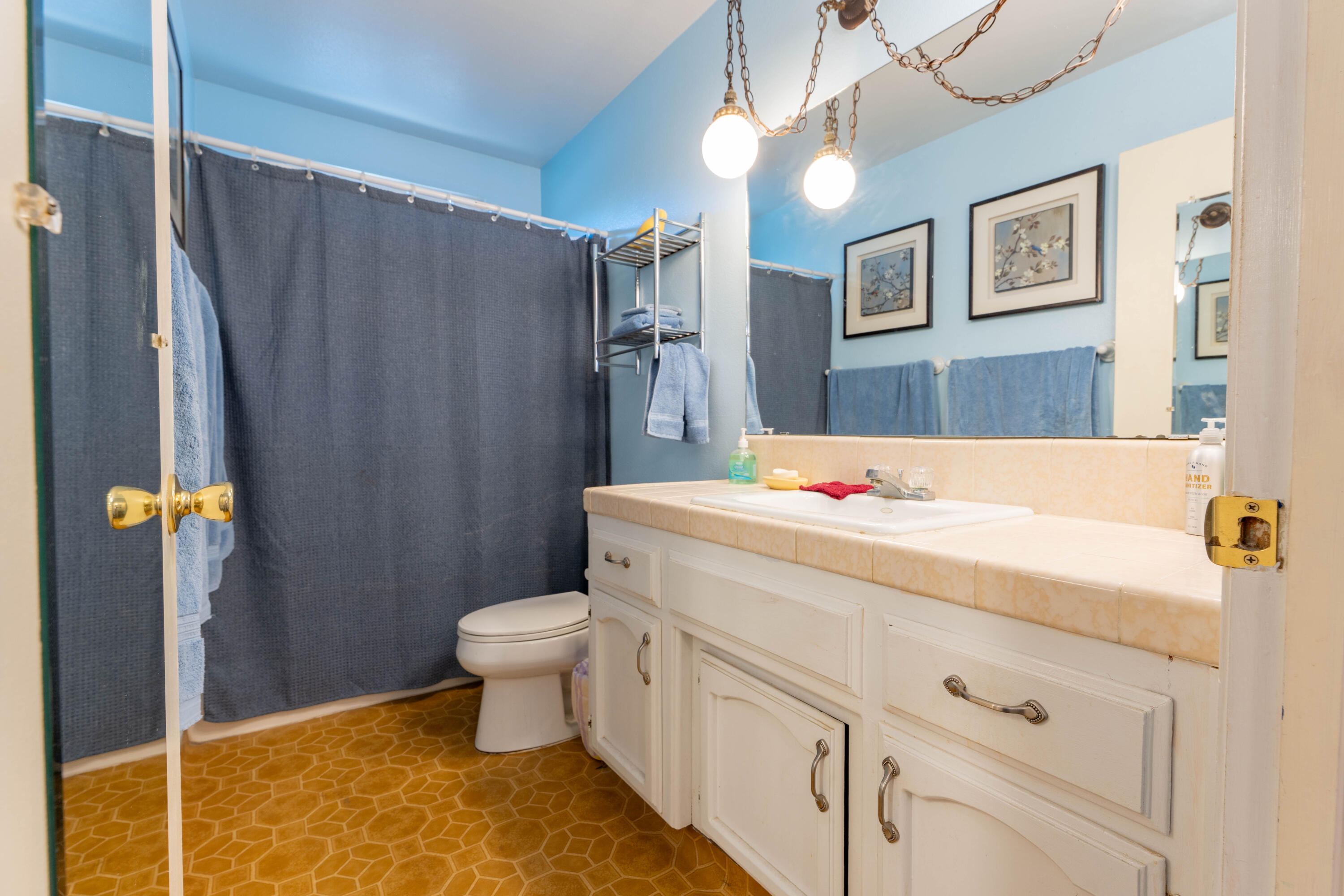 1681 W Wall Ln, Porterville, CA 93257