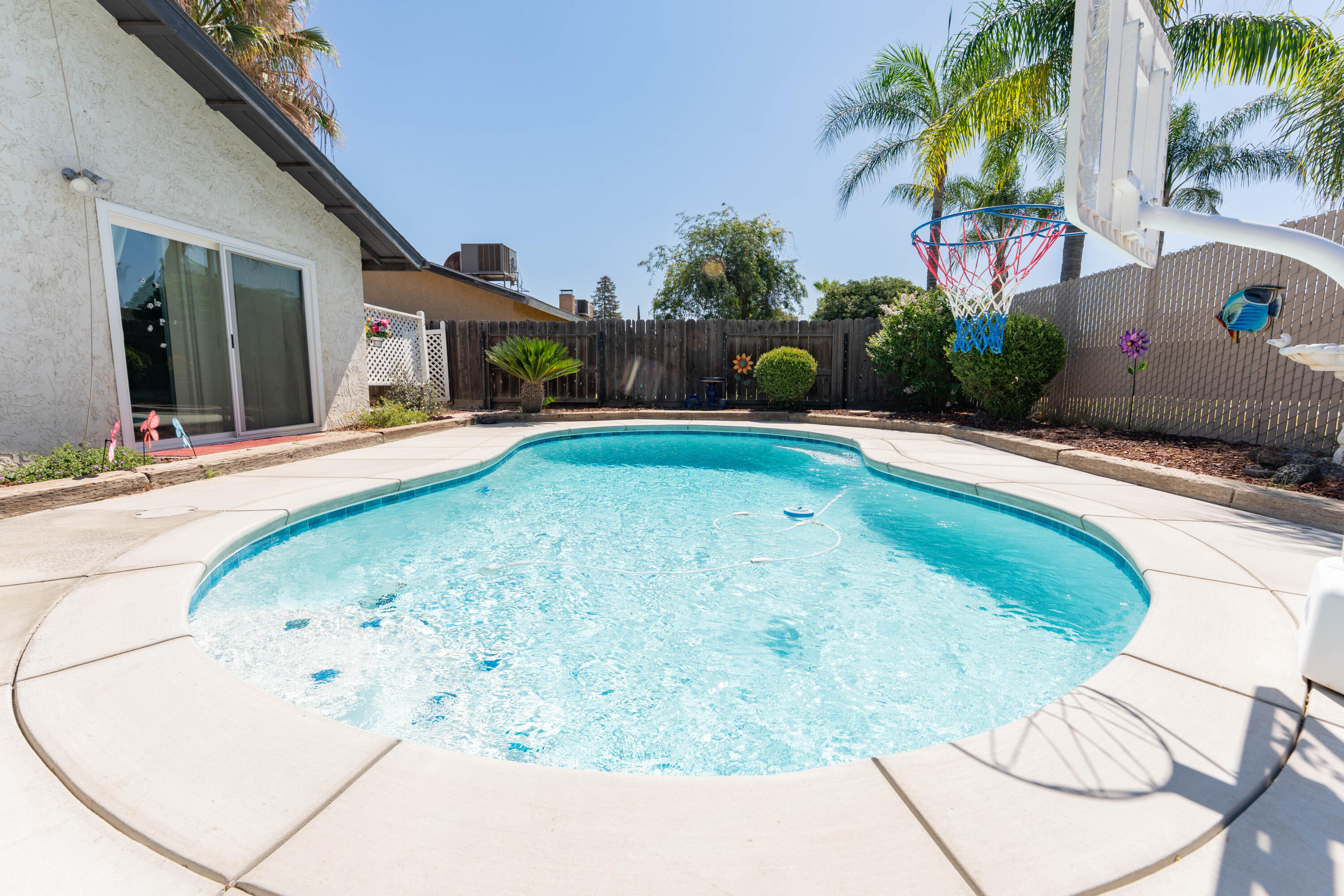 1681 W Wall Ln, Porterville, CA 93257