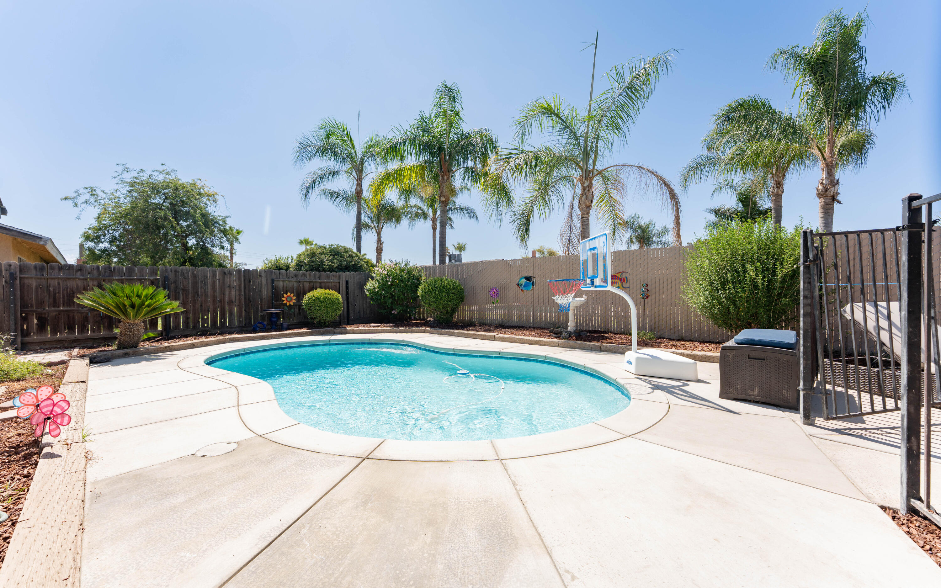 1681 W Wall Ln, Porterville, CA 93257