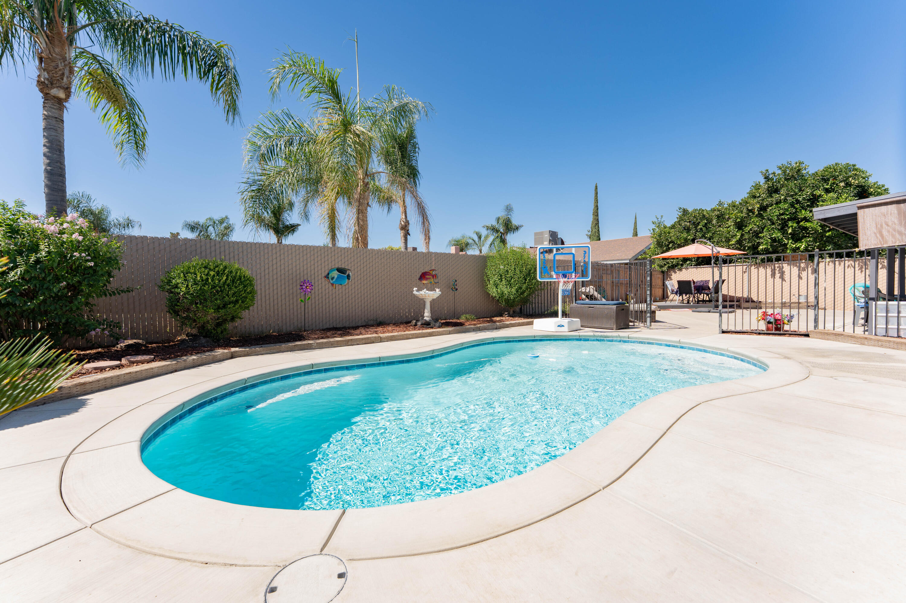 1681 W Wall Ln, Porterville, CA 93257